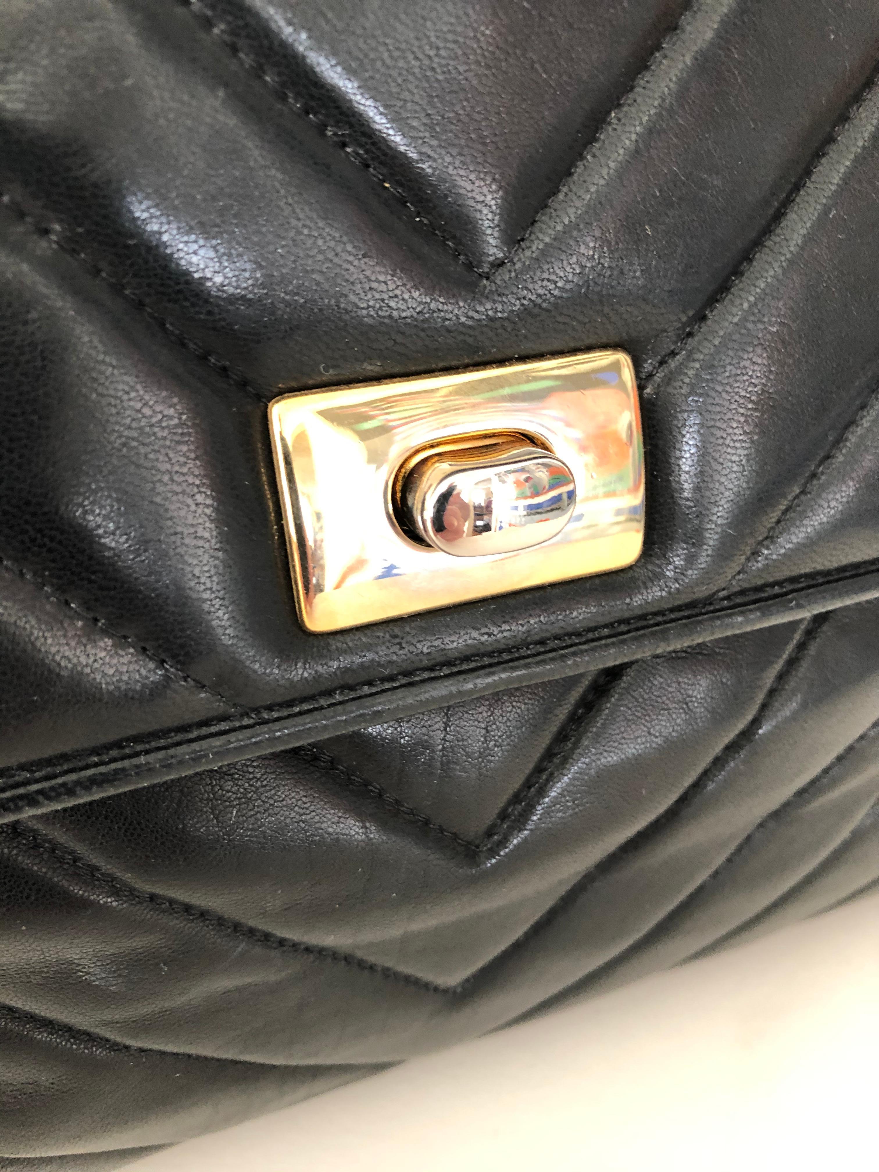 Pocketbook Fine Quilted Black Leather with Extra Long Chain Classic Chic For Sale 4