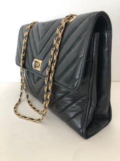Pocketbook Fine Quilted Black Leather with Extra Long Chain Classic Chic