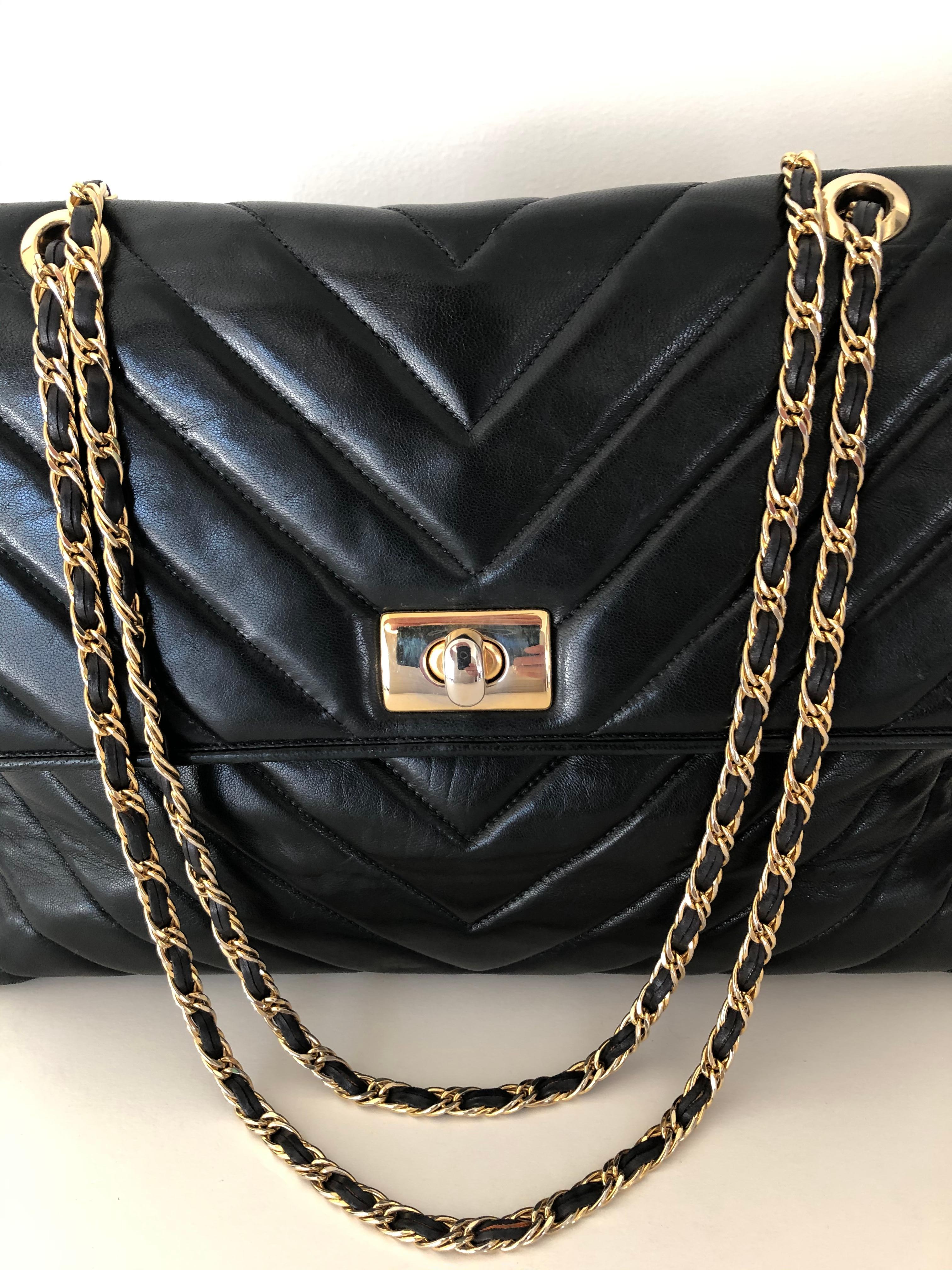 Mid-Century Modern Pocketbook Fine Quilted Black Leather with Extra Long Chain Classic Chic For Sale