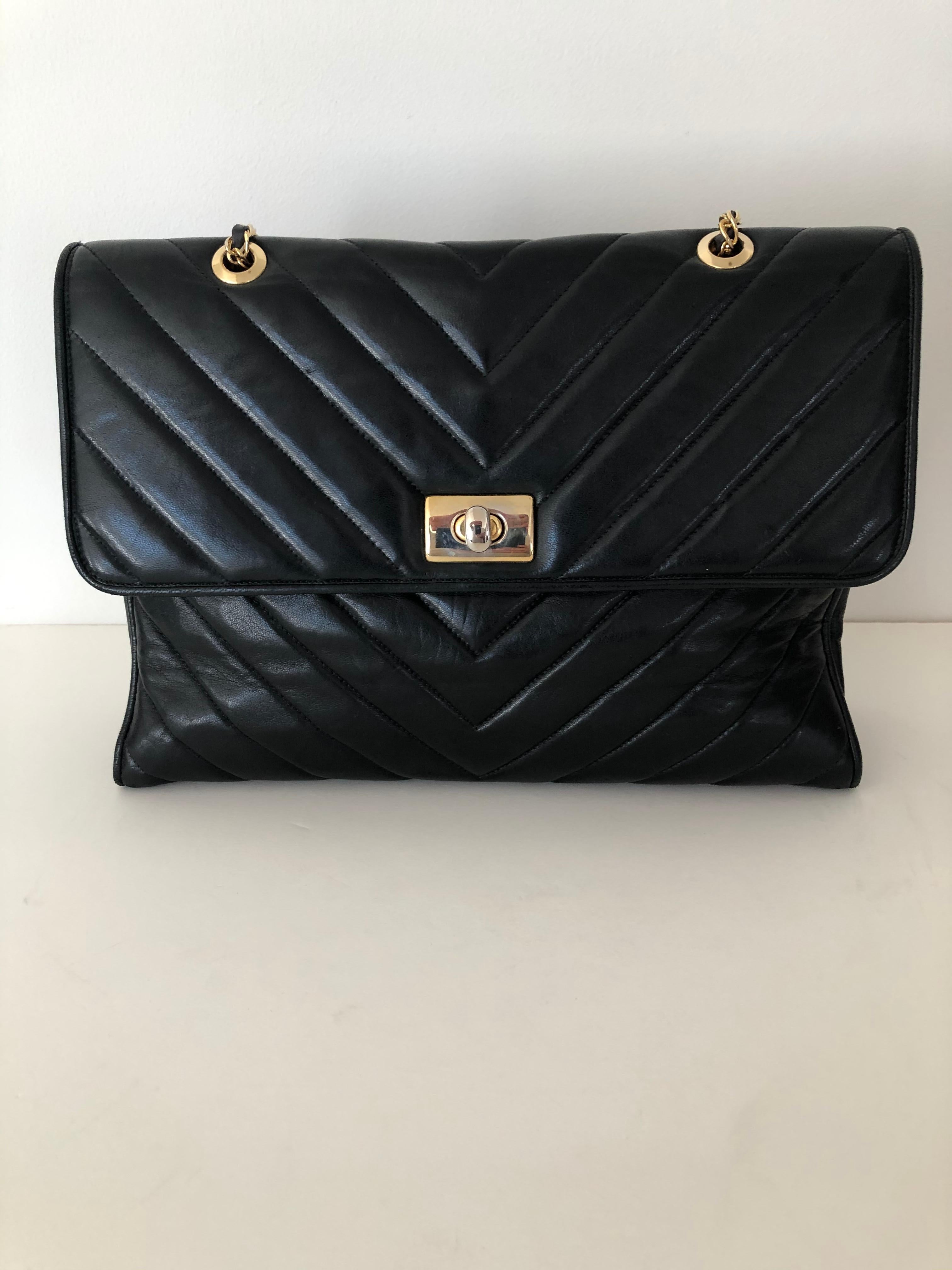 French Pocketbook Fine Quilted Black Leather with Extra Long Chain Classic Chic For Sale