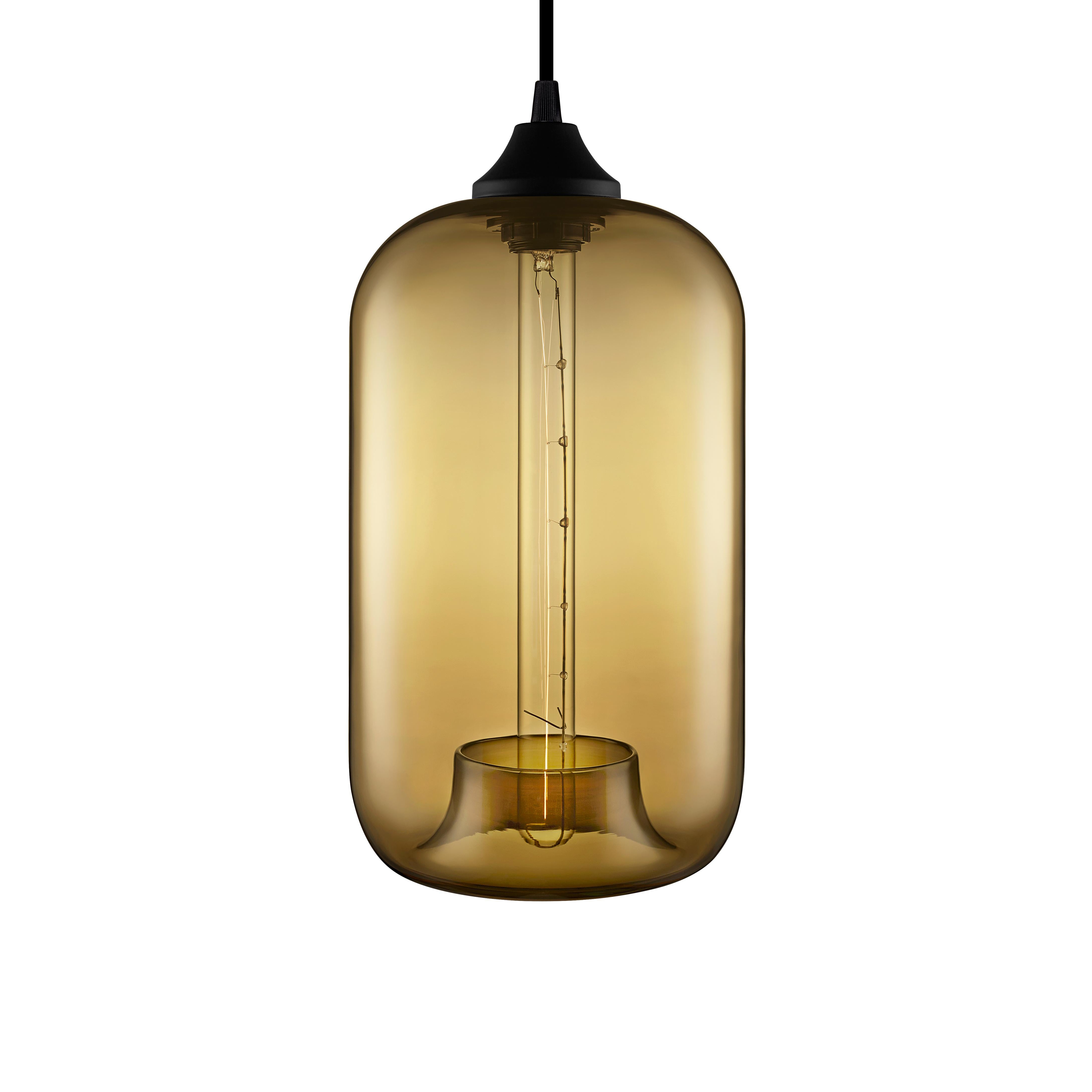 XXIe siècle et contemporain Lampe à suspension moderne en verre soufflé à la main Pod Amber, fabriquée aux États-Unis en vente