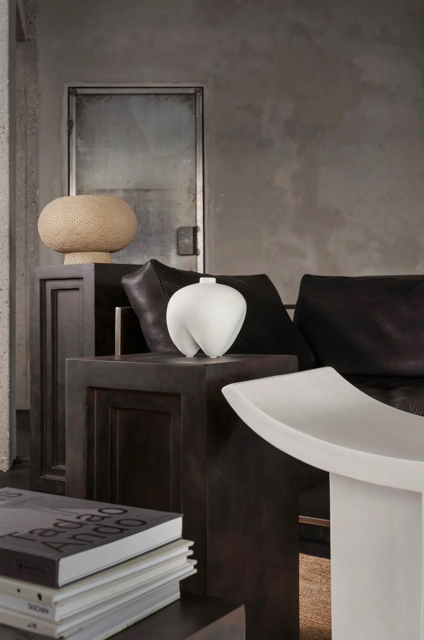 Podium, colonne, comme une sculpture moderne en béton fibré, œuvre contemporaine. en vente 6