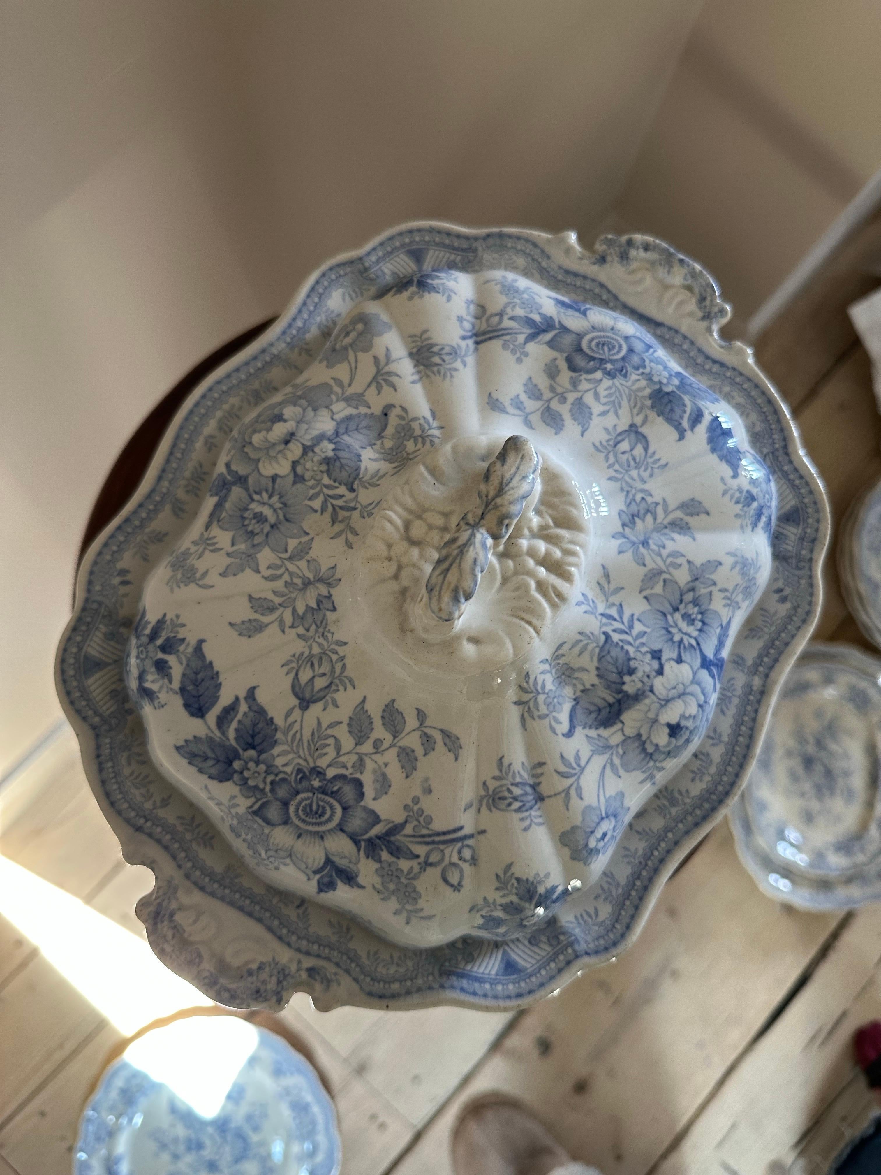 17-Piece Podmore, Walker & Co. Asiatic Pheasants Dinner Service, Circa 1840 For Sale 8
