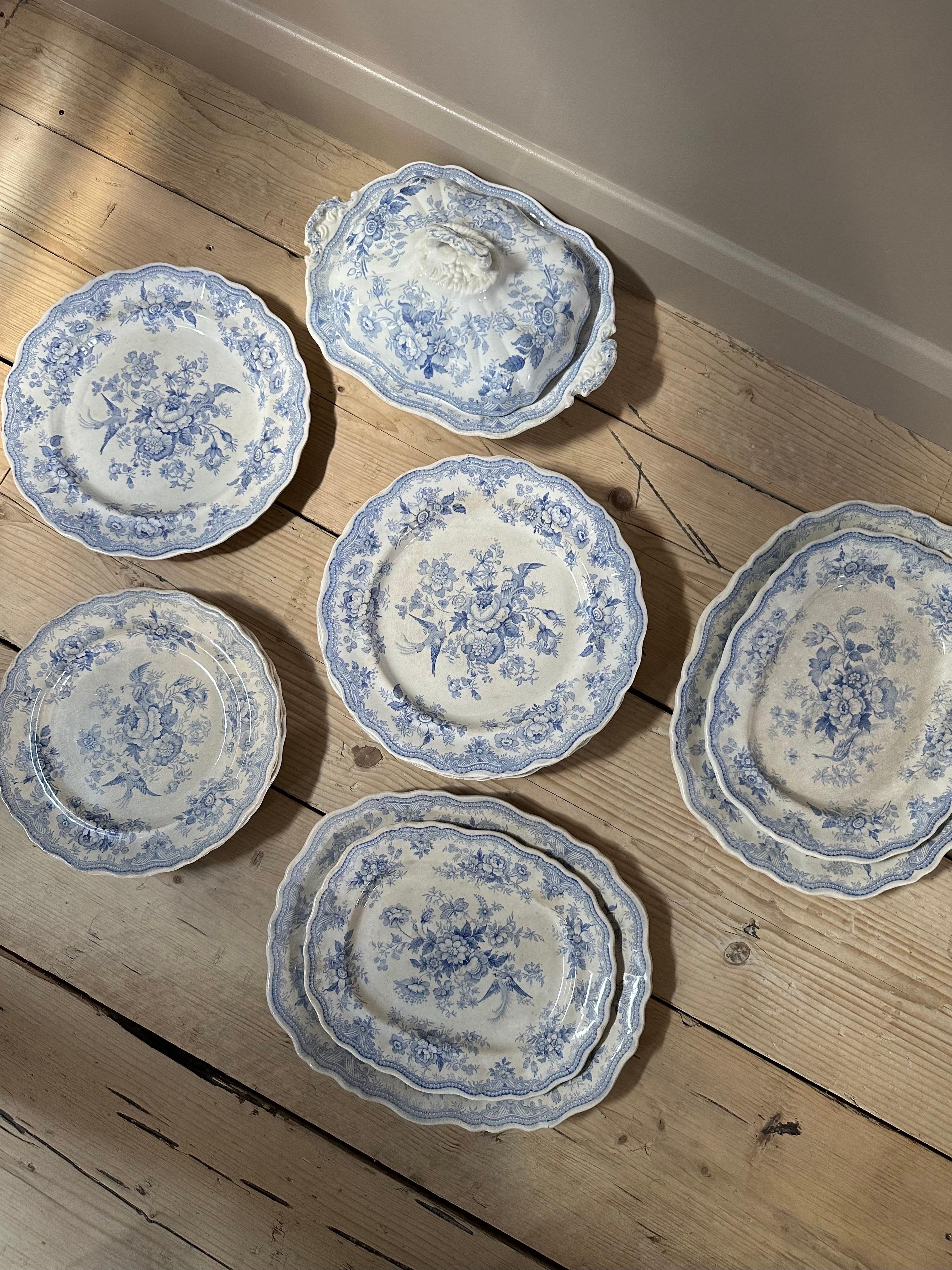 17-Piece Podmore, Walker & Co. Asiatic Pheasants Dinner Service, Circa 1840 For Sale 9