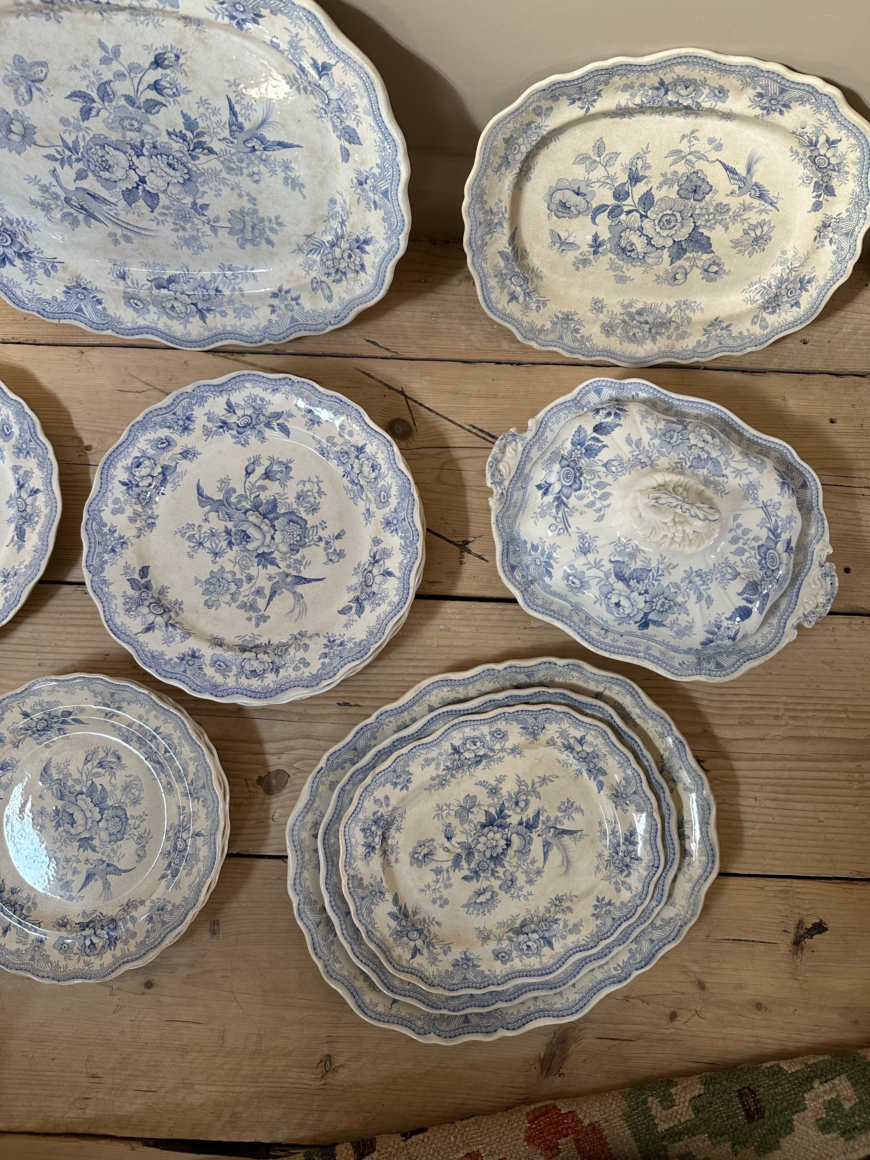 17-Piece Podmore, Walker & Co. Asiatic Pheasants Dinner Service, Circa 1840 For Sale 11