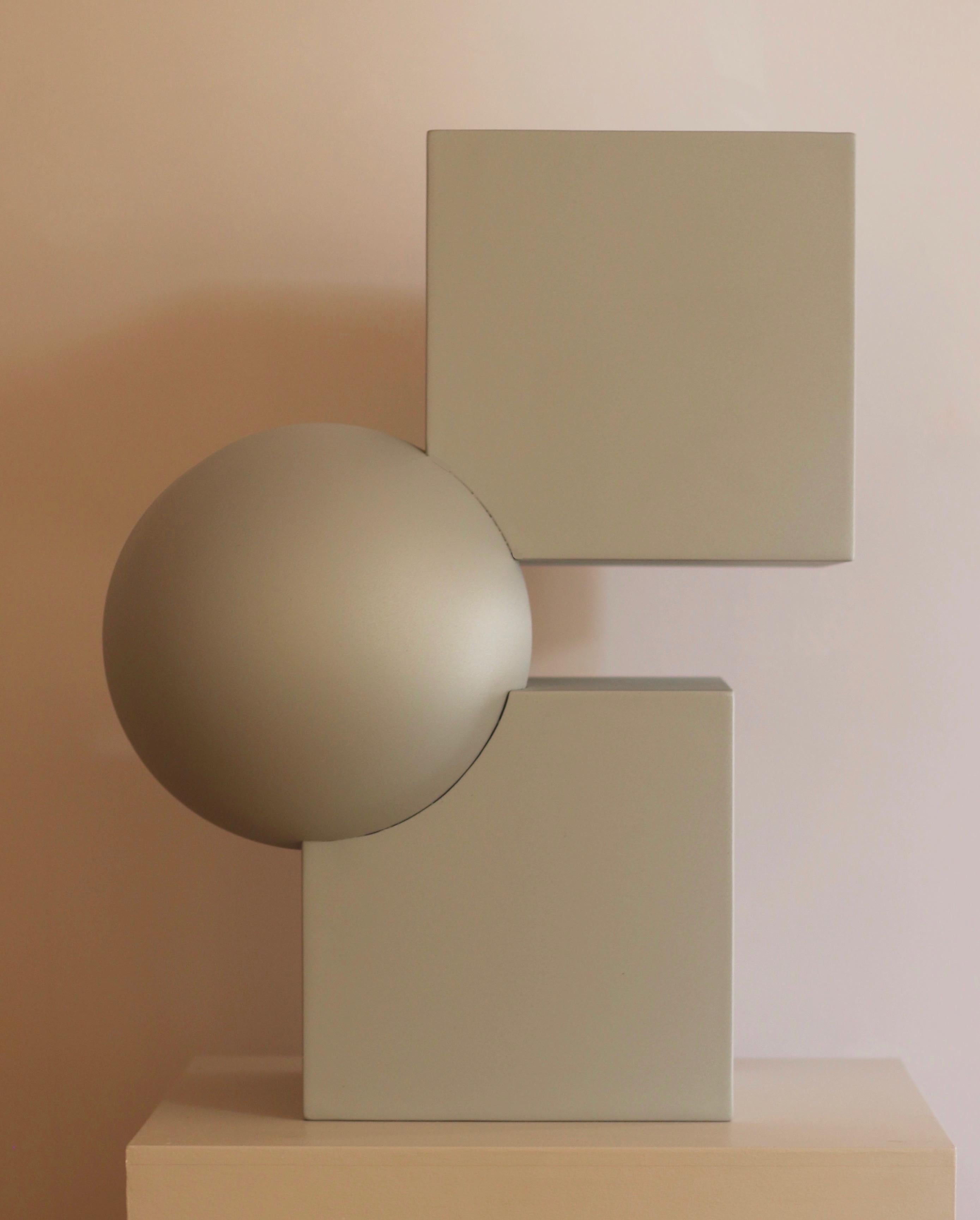 Table d'appoint minimaliste « Cube de poésie » grise en vente 7