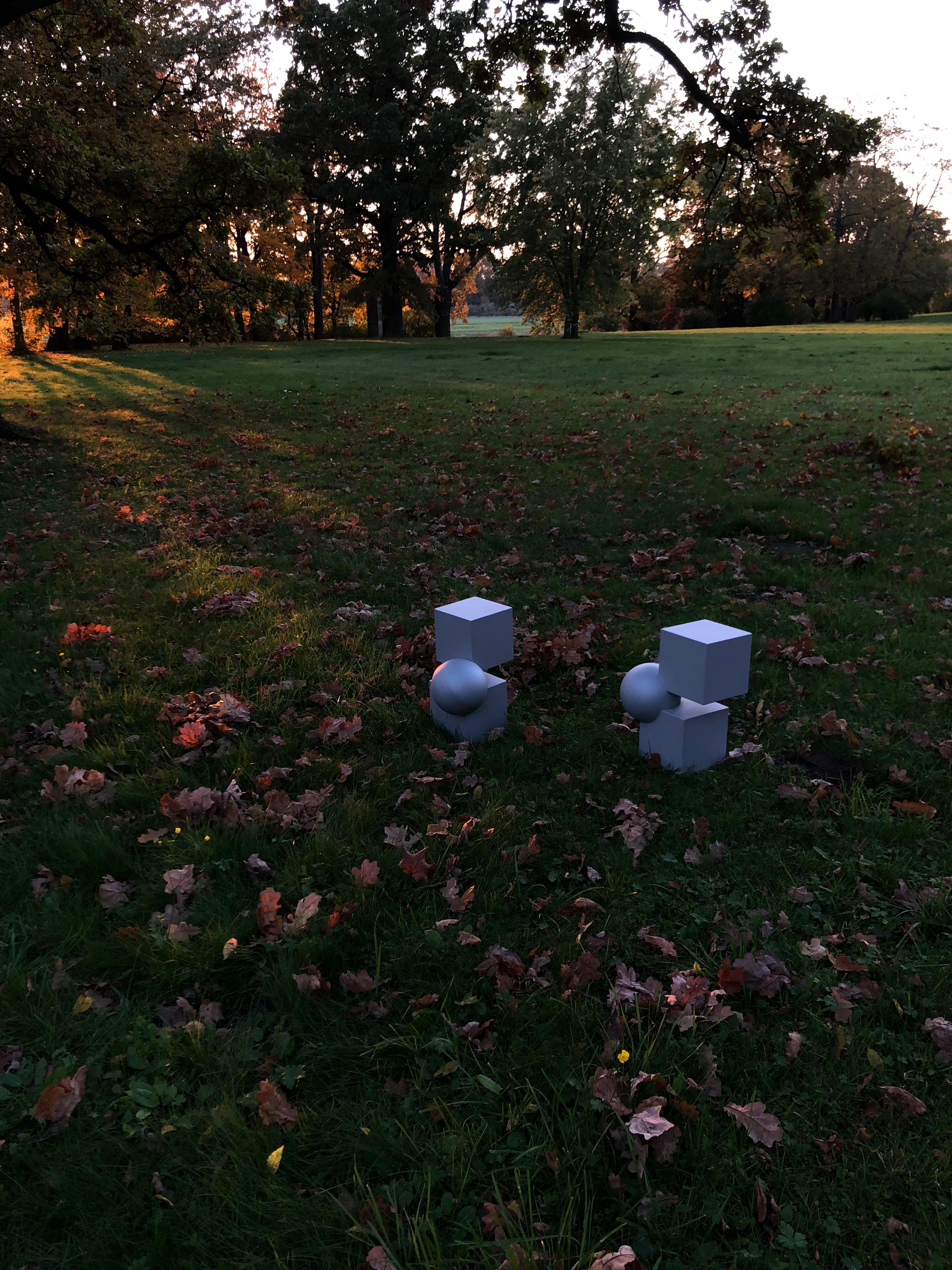 Futuriste Table d'appoint minimaliste « Cube de poésie » grise en vente