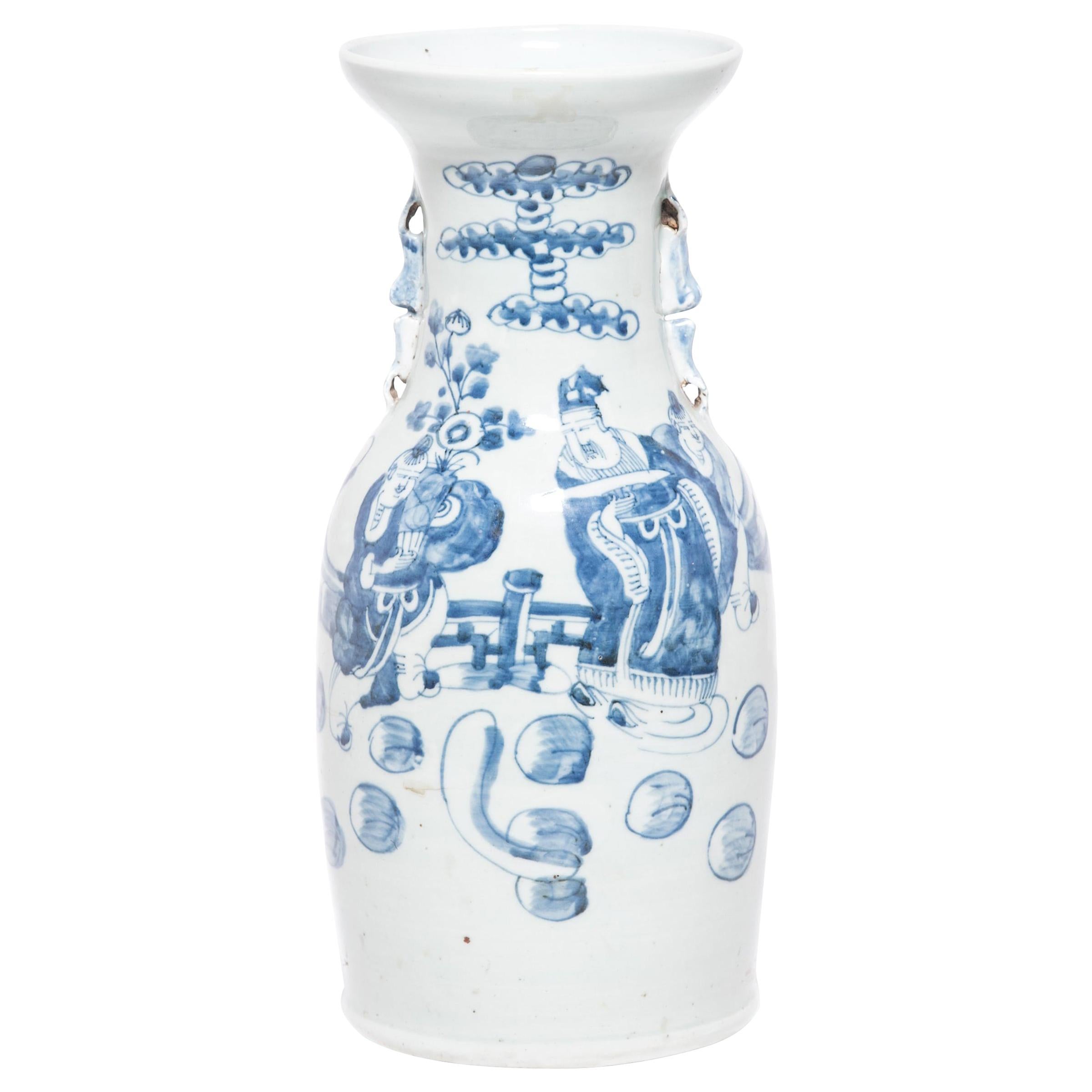 Chinesische blau-weiße Vase "Dichter im Garten", um 1900 im Angebot