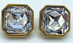 Poggi, Boucles d'oreilles en cristal et émeraude de grande taille, Paris, années 1980