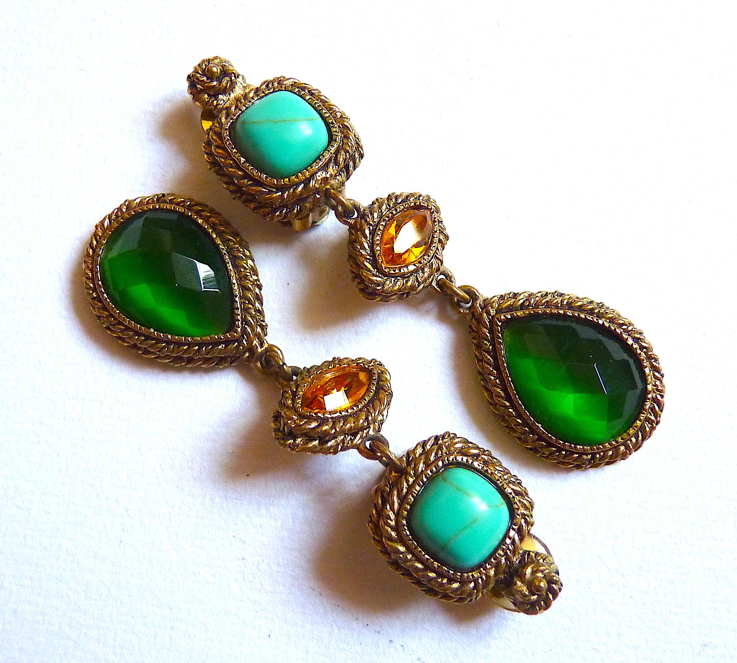 Long Poggi Paris Pendants, Vintage from the 80's, with a turquoise poured glass cabochon on the clip and a large green glass crystal on the pendant.

Signed POGGI PARIS at back of 1 clip

CONDITION : Very nice vintage condition

Measurements :