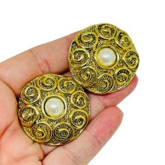 POGGI PARIS firmados vintage tono oro perlas de imitación diseñador clip en pendientes