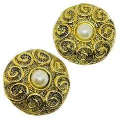 POGGI PARIS firmados vintage tono oro perlas de imitación diseñador clip en pendientes