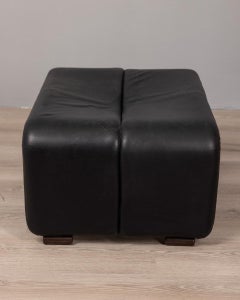 Poggiapiedi anni 70 pelle nera mod. Coronado design Afra & Tobia Scarpa