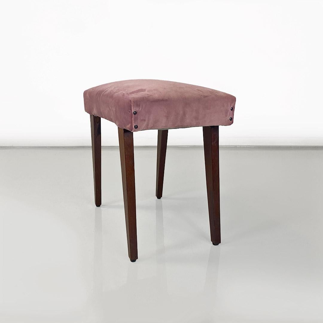 Italian modern antique footstool or pouf, wood and pink velvet, ca. 1960. In Good Condition For Sale In MIlano, IT