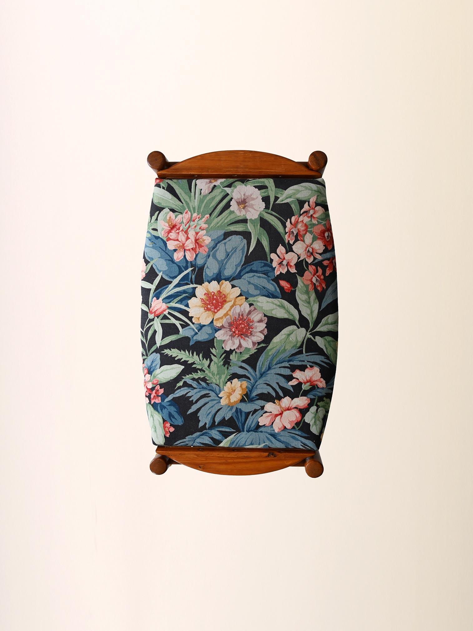 Tissu Poggiapiedi scandinavo anni ’50 con tessuto Frank en vente