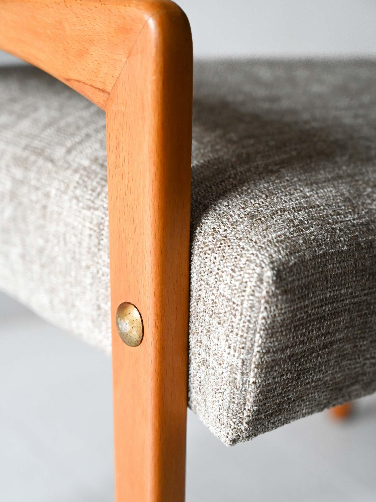 Scandinavian Poggiapiedi scandinavo vintage in rovere con tappezzeria grigia in vendita