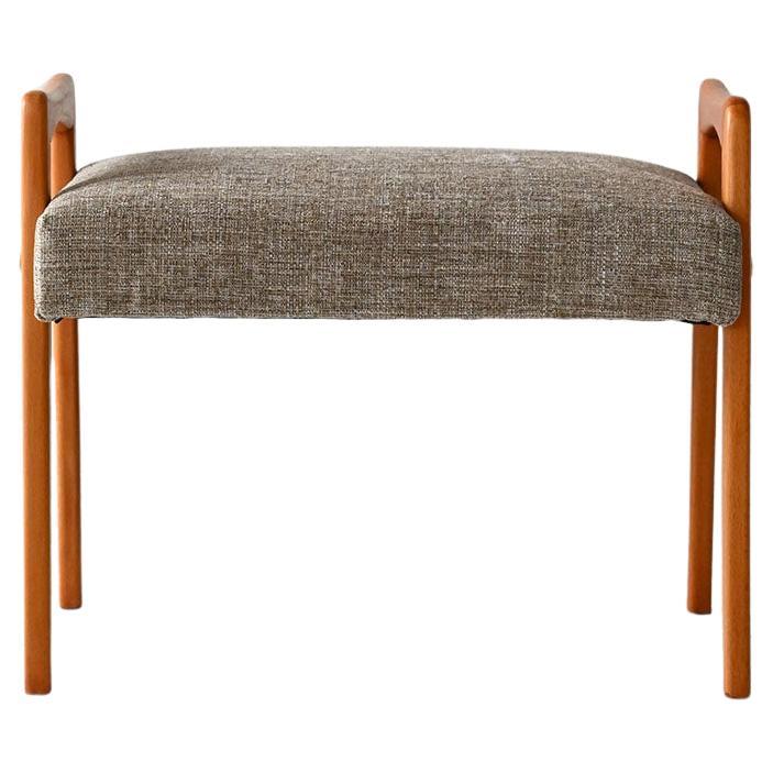 Poggiapiedi scandinavo vintage in rovere con tappezzeria grigia in vendita