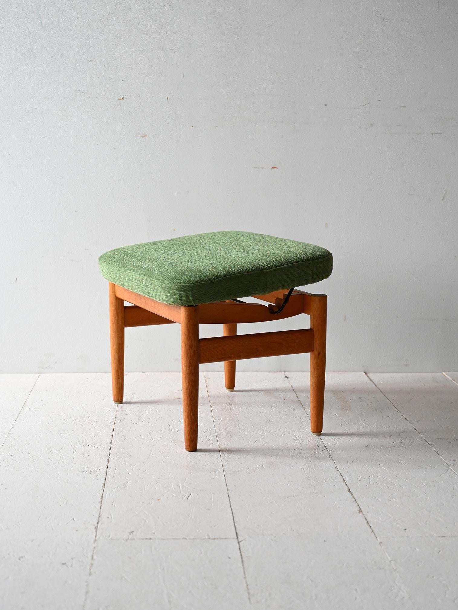 Vintage Scandinavian 1950s/60s oak footstool with lawn green chenille cushion and adjustable height.

Vintage Scandinavian footstool from the 1950s/60s, made of oak with a comfortable lawn green chenille cushion. The structure is sturdy and features