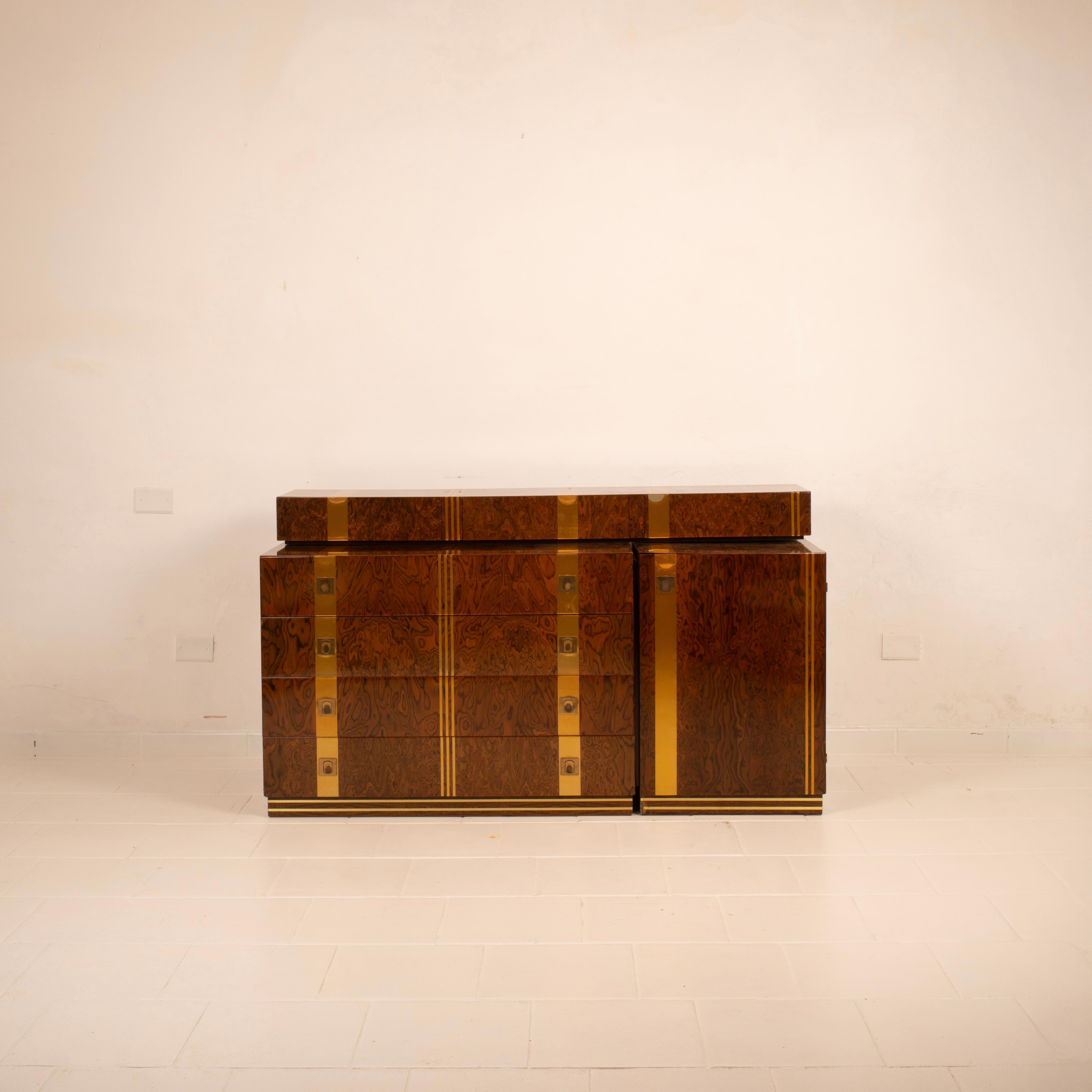 A stunning piece that encapsulates the sophistication and strength of 1970s Italian design, signed by the skilled hand of Poggioli.
This extraordinary item of furniture stands out immediately for its perfect balance between geometric rigor and
