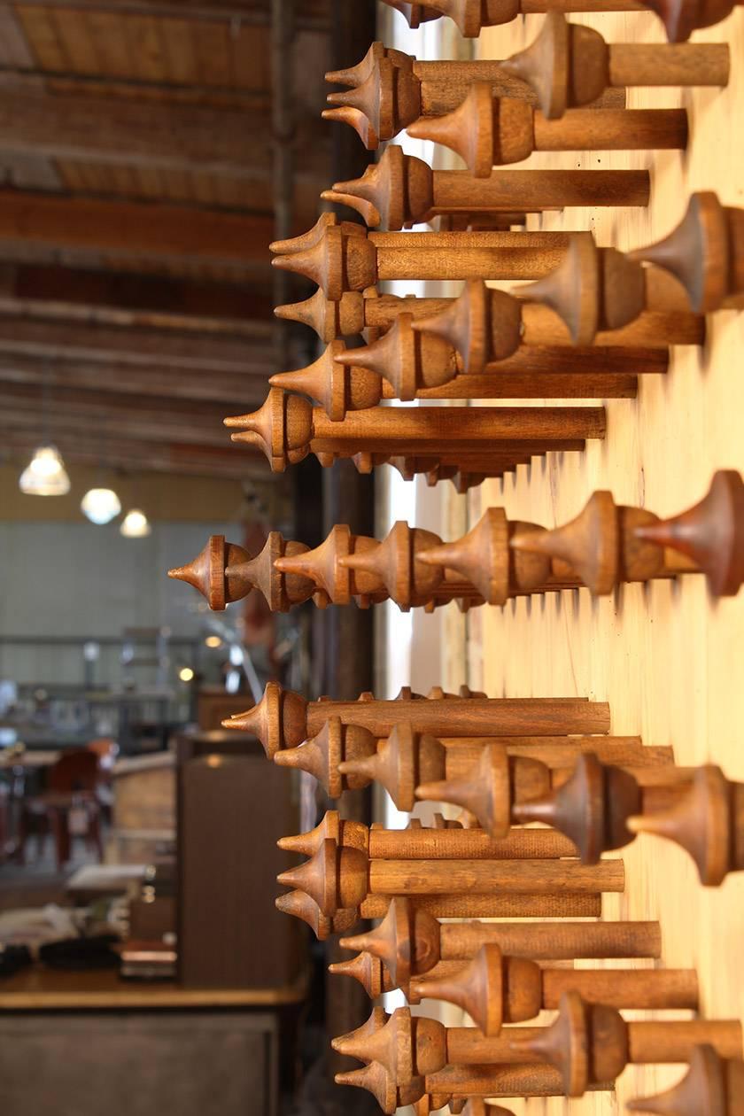 „Point of View“ Holzspindel-Textil-Skulptur (Industriell) im Angebot