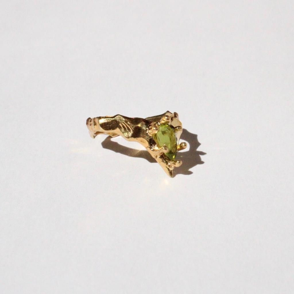 For Sale:  Pointed Hand Carved Peridot Pear Ring in 14 Karat Yellow Gold 3