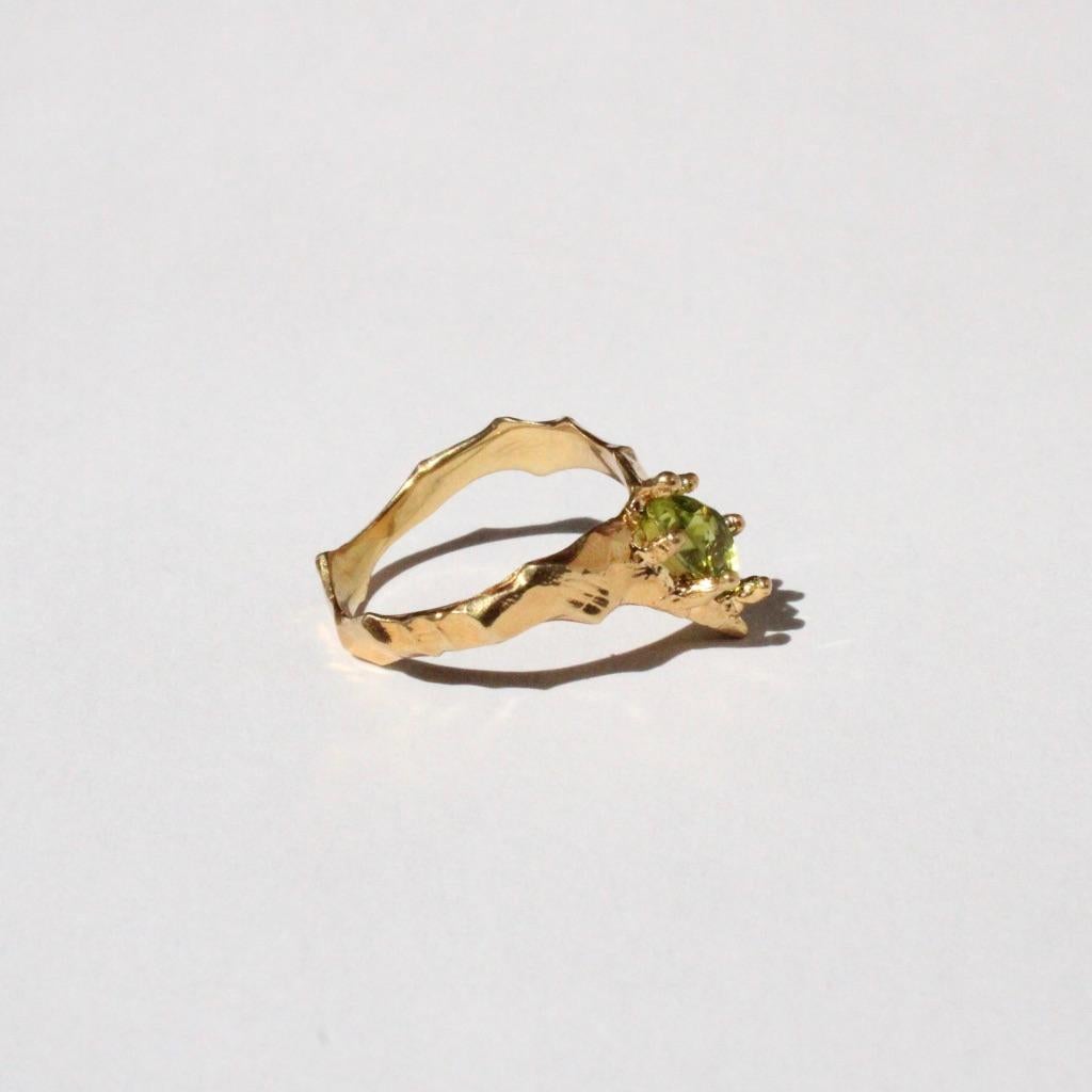 For Sale:  Pointed Hand Carved Peridot Pear Ring in 14 Karat Yellow Gold 4