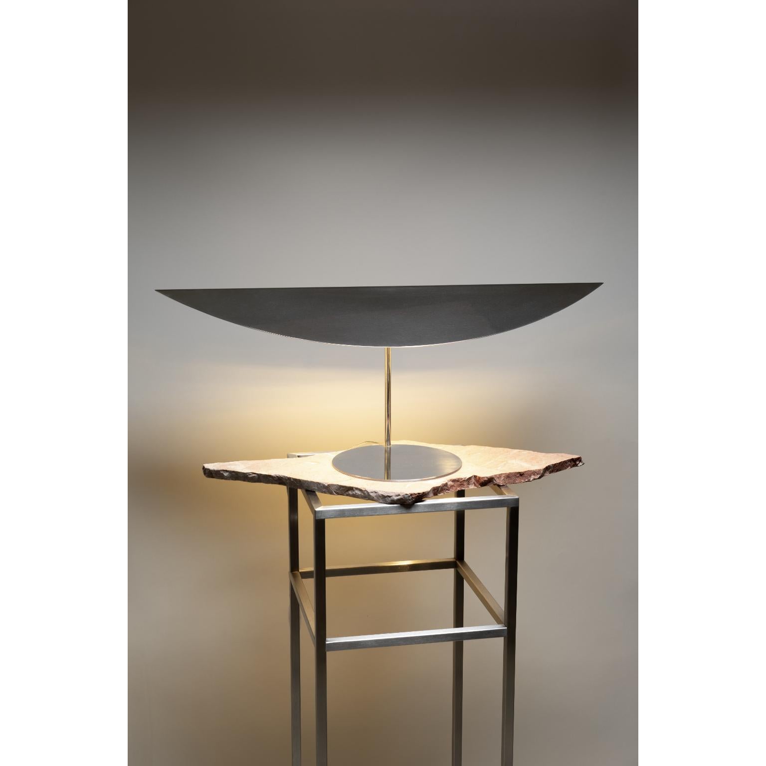 Lampe de bureau ovale pointue 4 by Georgiev Zabeta
Dimensions : Ø 26 x H 72 cm : Ø 26 x H 72 cm.
MATERIAL : Polissage miroir.

Toutes nos lampes peuvent être câblées en fonction de chaque pays. Si elle est vendue aux États-Unis, elle sera câblée