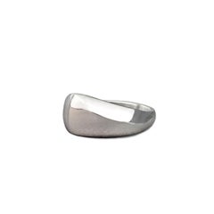 Anello "Pointed Wave" in argento sterling 925 di Leonie Simpson