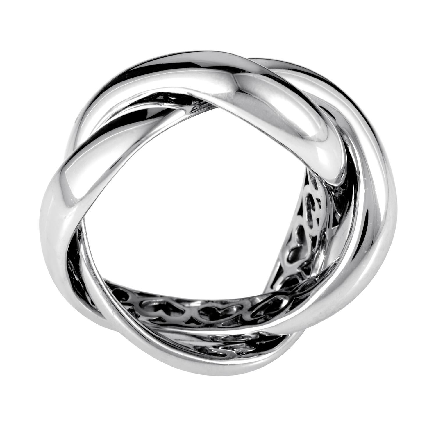 Two bands or precious metal entwine to form a single ring of stunning grace. 18K White Gold is shaped with a smooth, weaving flow, embracing itself between two tides. The result is a unique and compelling ring design from Poiray.

