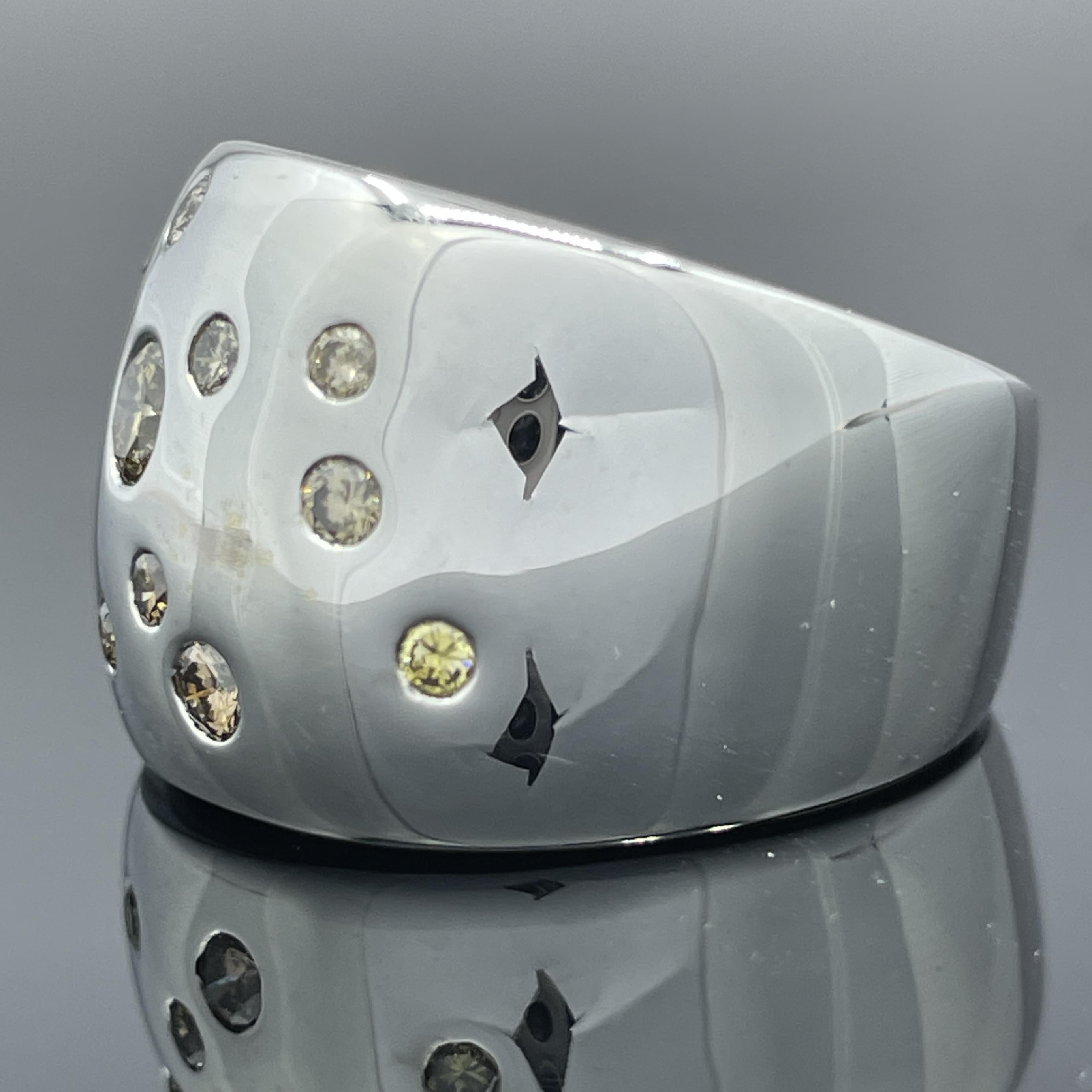 Poiray Paris 18K White Gold Diamond Dome Ring – Champagne & Cognac Diamonds, Size 6, Made in France

An elegant and contemporary piece by Poiray Paris, this luxurious 18K white gold ring features a wide, low-dome design set with a mix of champagne