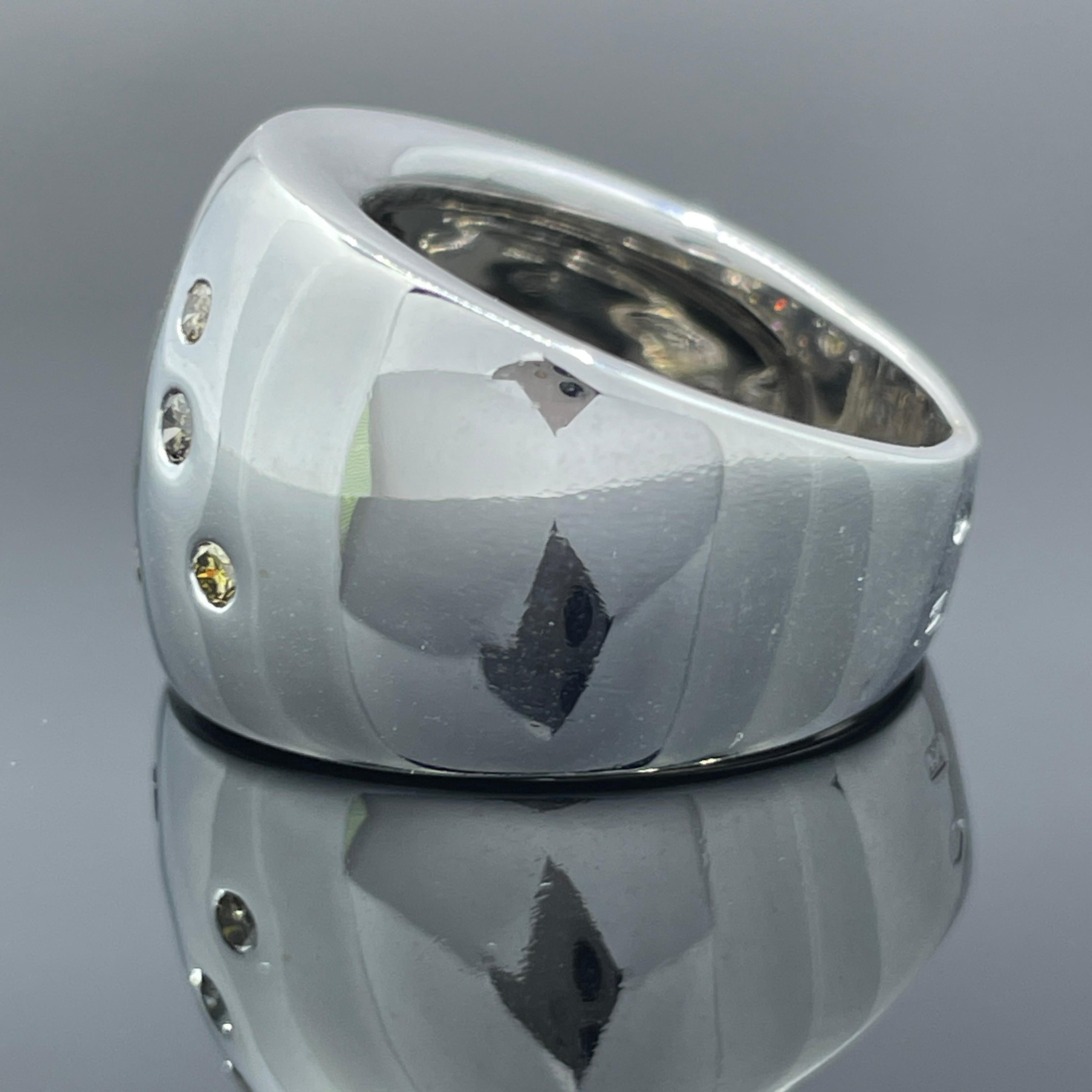 Taille ronde Poiray Diamond Wide Dome Ring 18k White Gold - French en vente