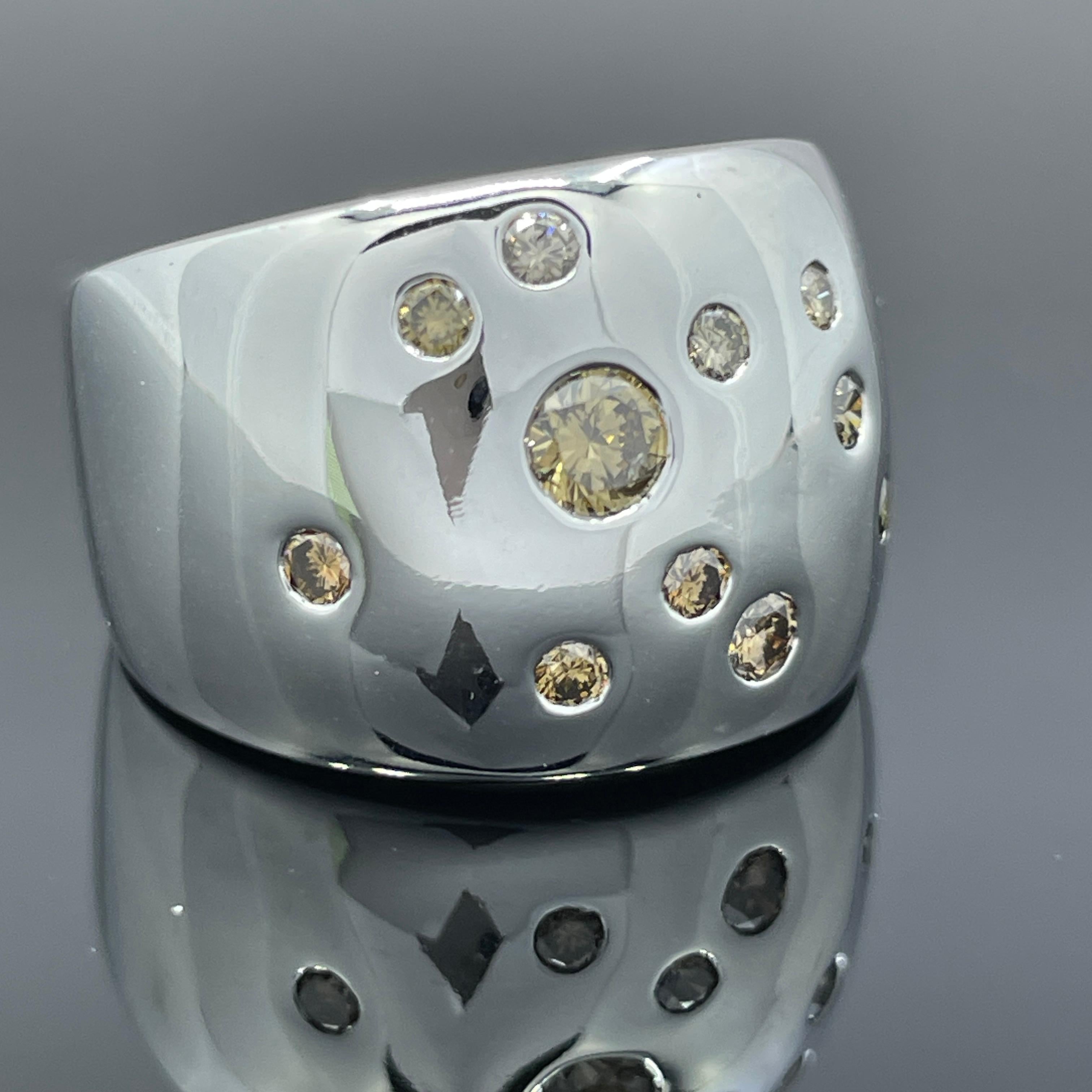 Poiray Diamond Wide Dome Ring 18k White Gold - French Pour femmes en vente