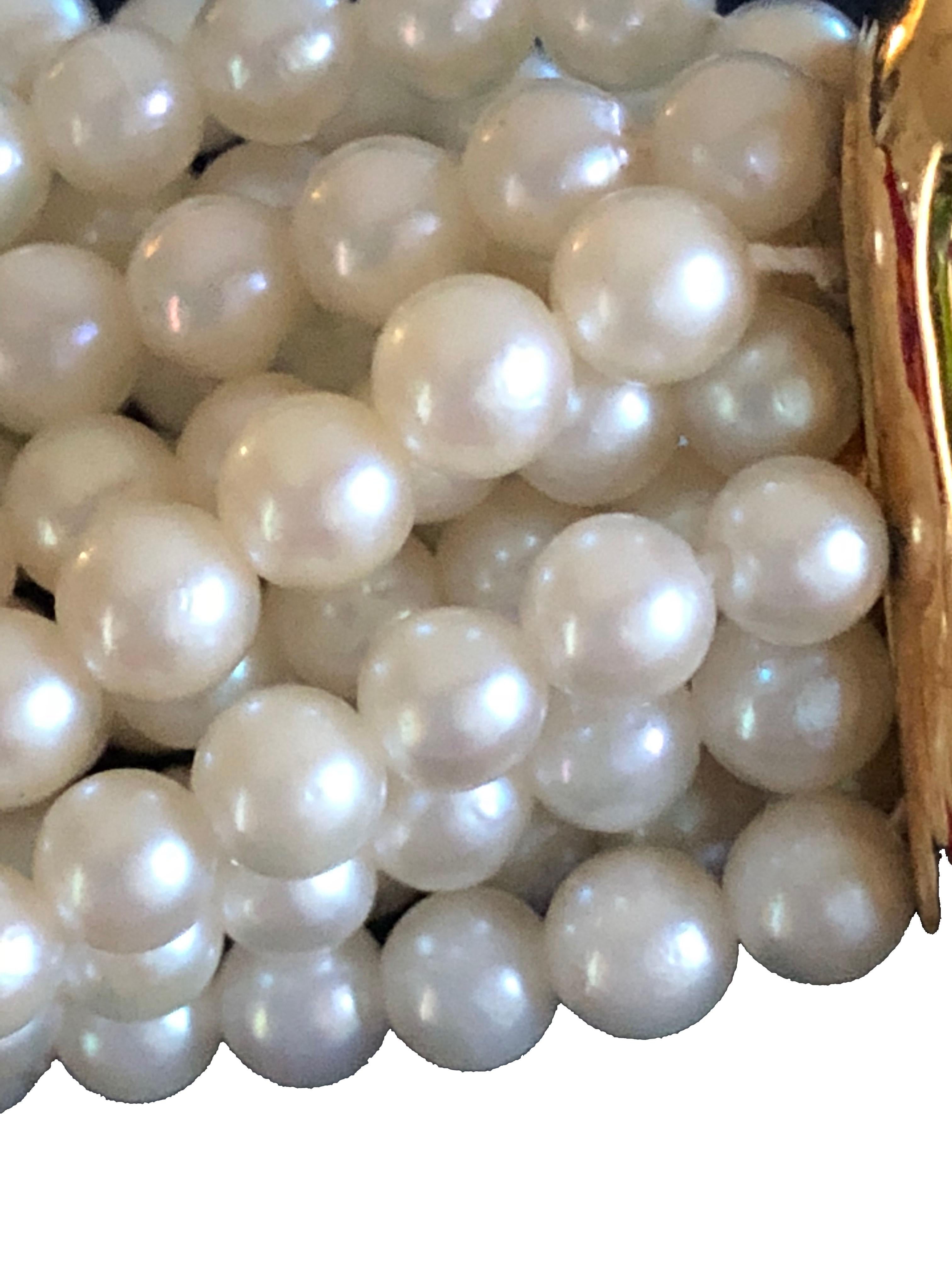 Poiray Bracelet en perles Akoya à plusieurs rangs avec fermoir en or en vente 1