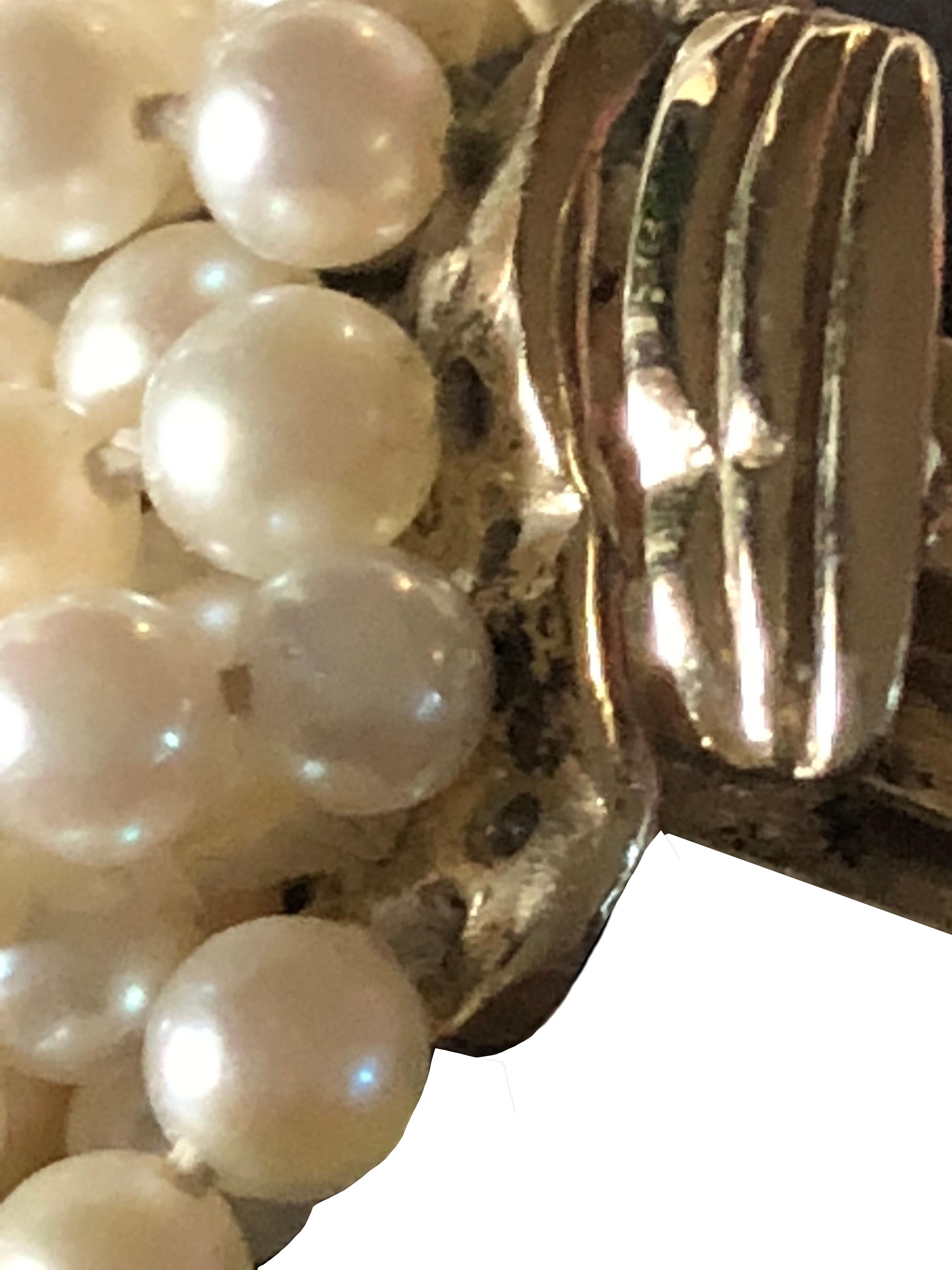 Poiray Mehrstrangige Akoya-Perlenkette mit Goldverschluss im Zustand „Gut“ im Angebot in Geneva, CH