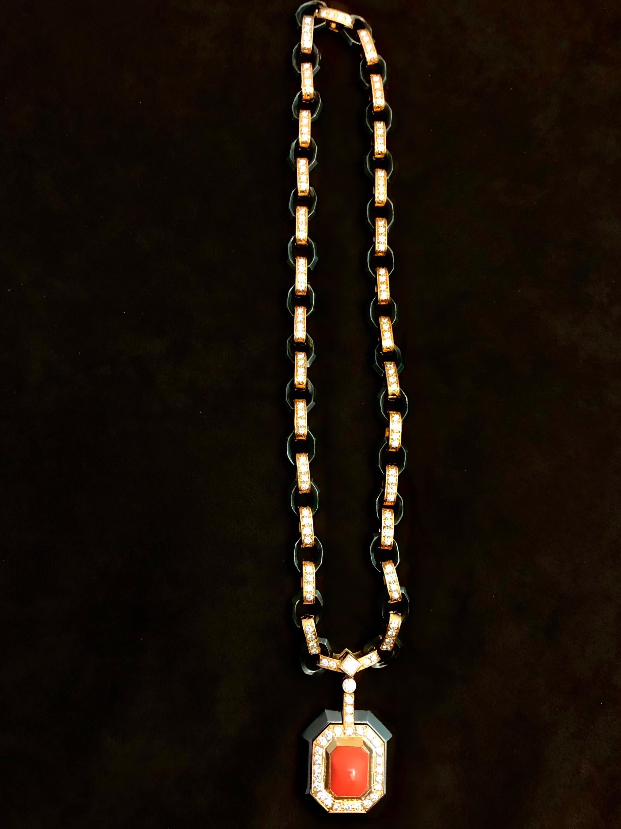 Poiray Necklace 70' in yellow and black gold set with diamonds and a cabochon cut diamonds. 

(90 grs)
5077