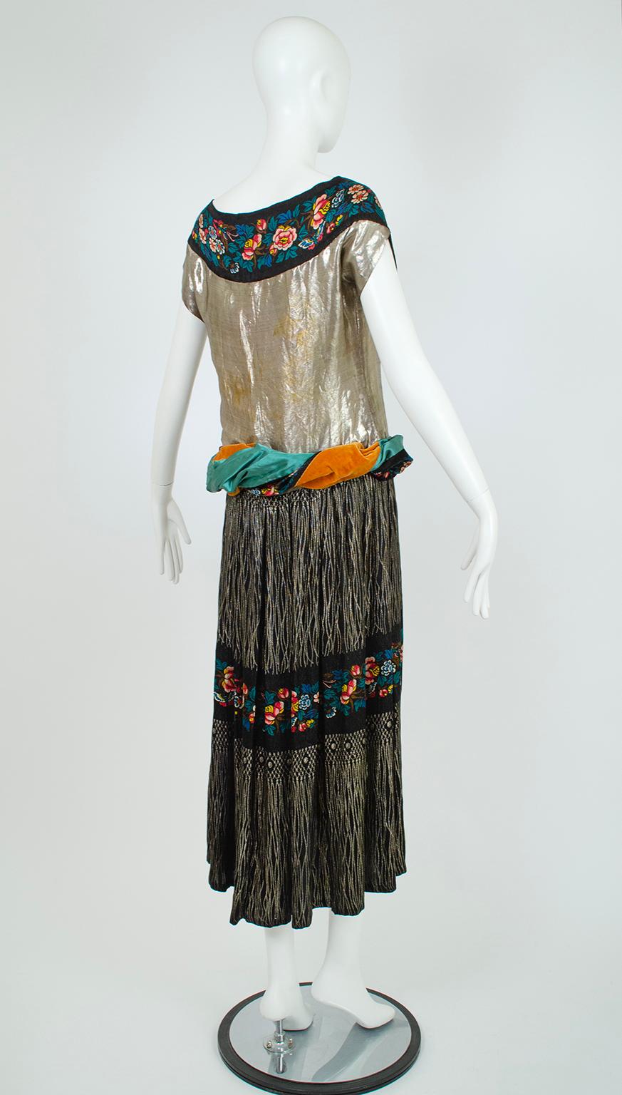 Poiret-inspiriertes Kleid aus bedruckter Seide und Goldlamé mit fallender Rouleau-Taille - S, 1920er Jahre Damen im Angebot