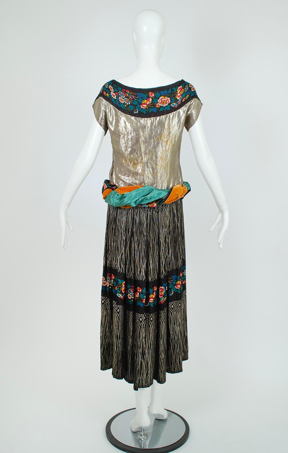 Poiret-inspiriertes Kleid aus bedruckter Seide und Goldlamé mit fallender Rouleau-Taille - S, 1920er Jahre im Angebot 1