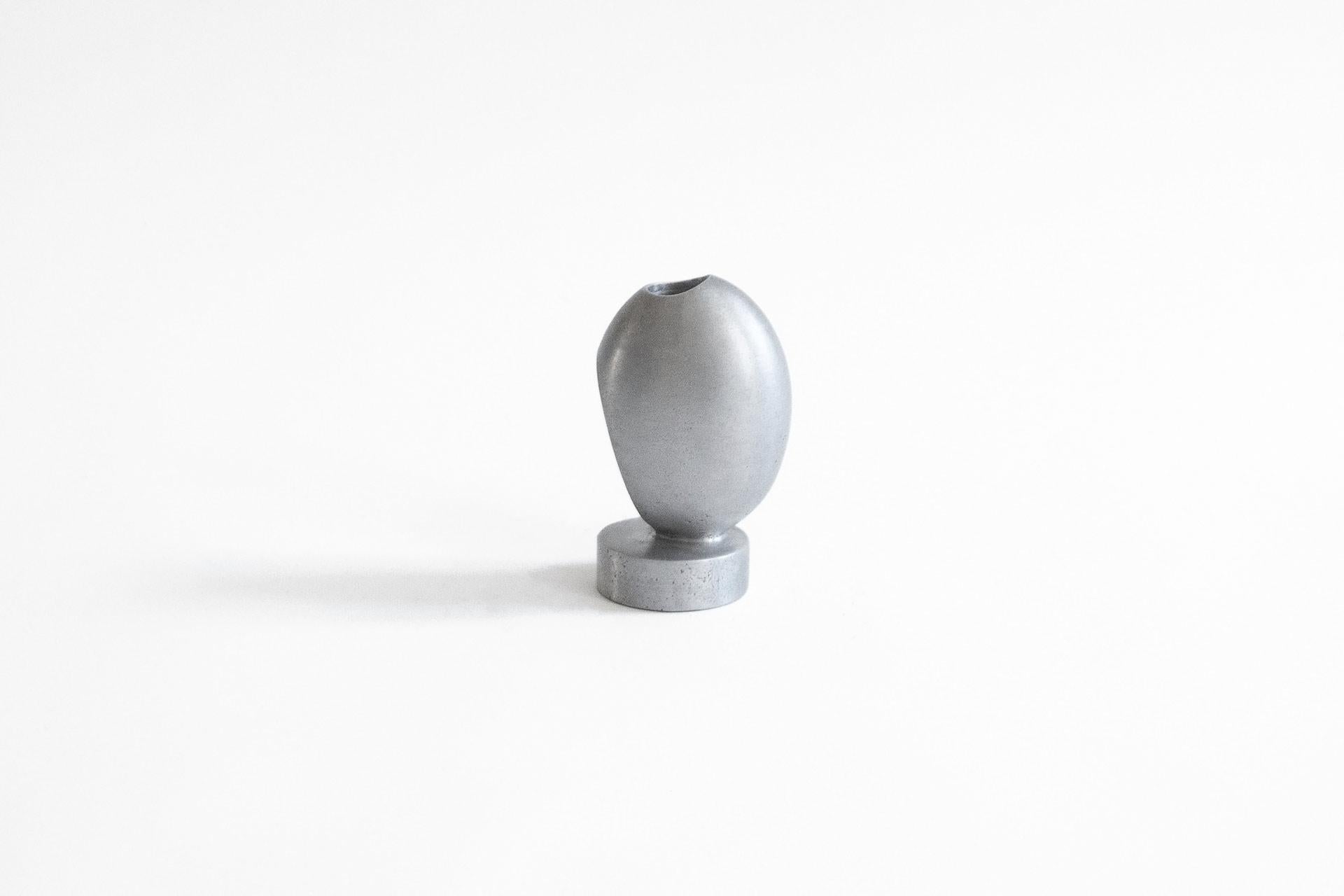 The Poise candle holder is designed to bring light, balance and grace. A subtle statement piece that seemingly allows the light to float, but always holding it solidly in place – a small sculpture in its own right. Poise is sand cast in aluminium
