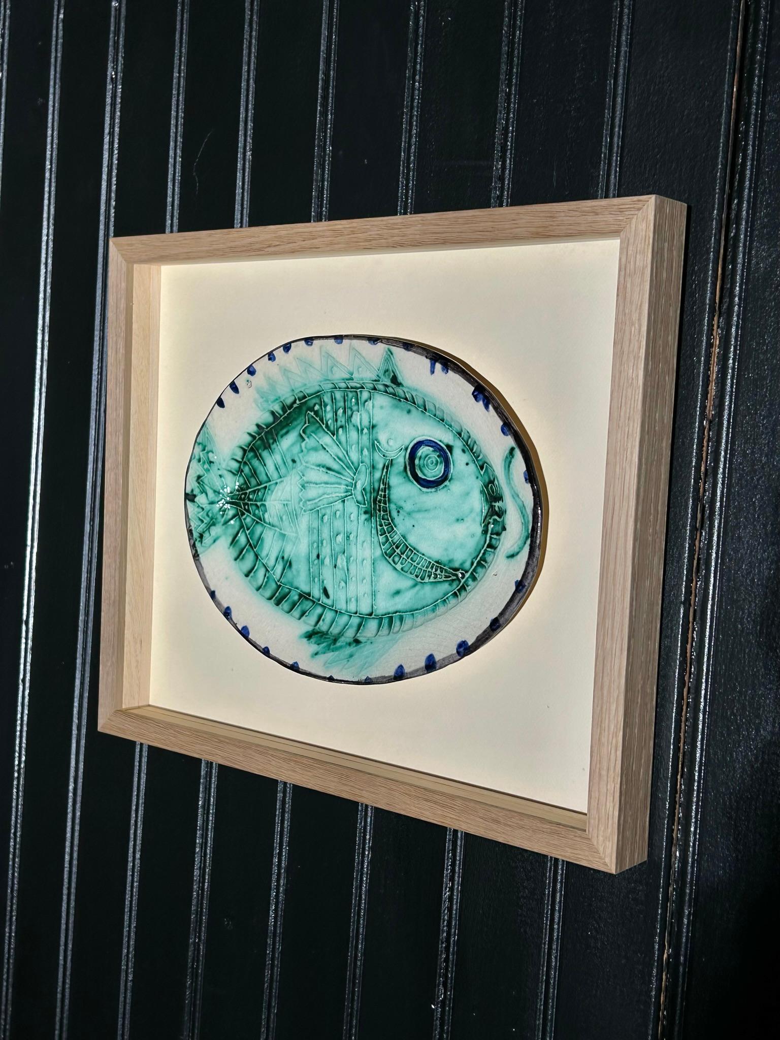 Pablo Picasso Rare poisson de profil (AR 130) Plat ovale Largeur 25,5 cm Longueur 33,5 cm Edition de 50 exemplaires mais couleur unique. encadré