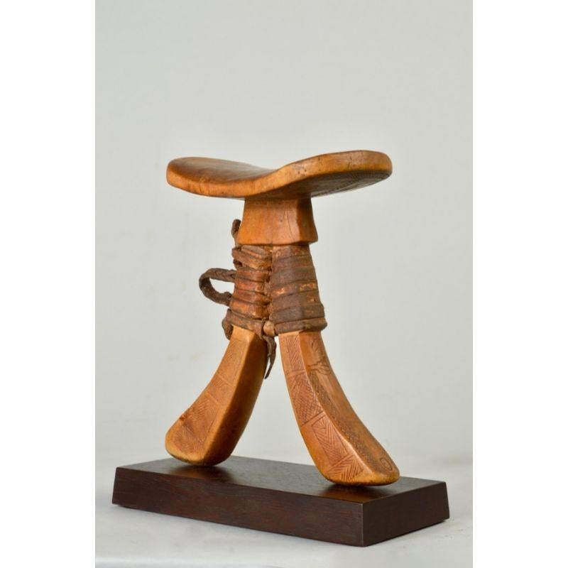 Pokot headrest with incised legs in wood

Pokot headrest with geometric engravings on the legs, a leather binding and carry strap.

Additional information
Primary materials: wood
Materials: leather
Ethnic groups: Pokot
Regions: