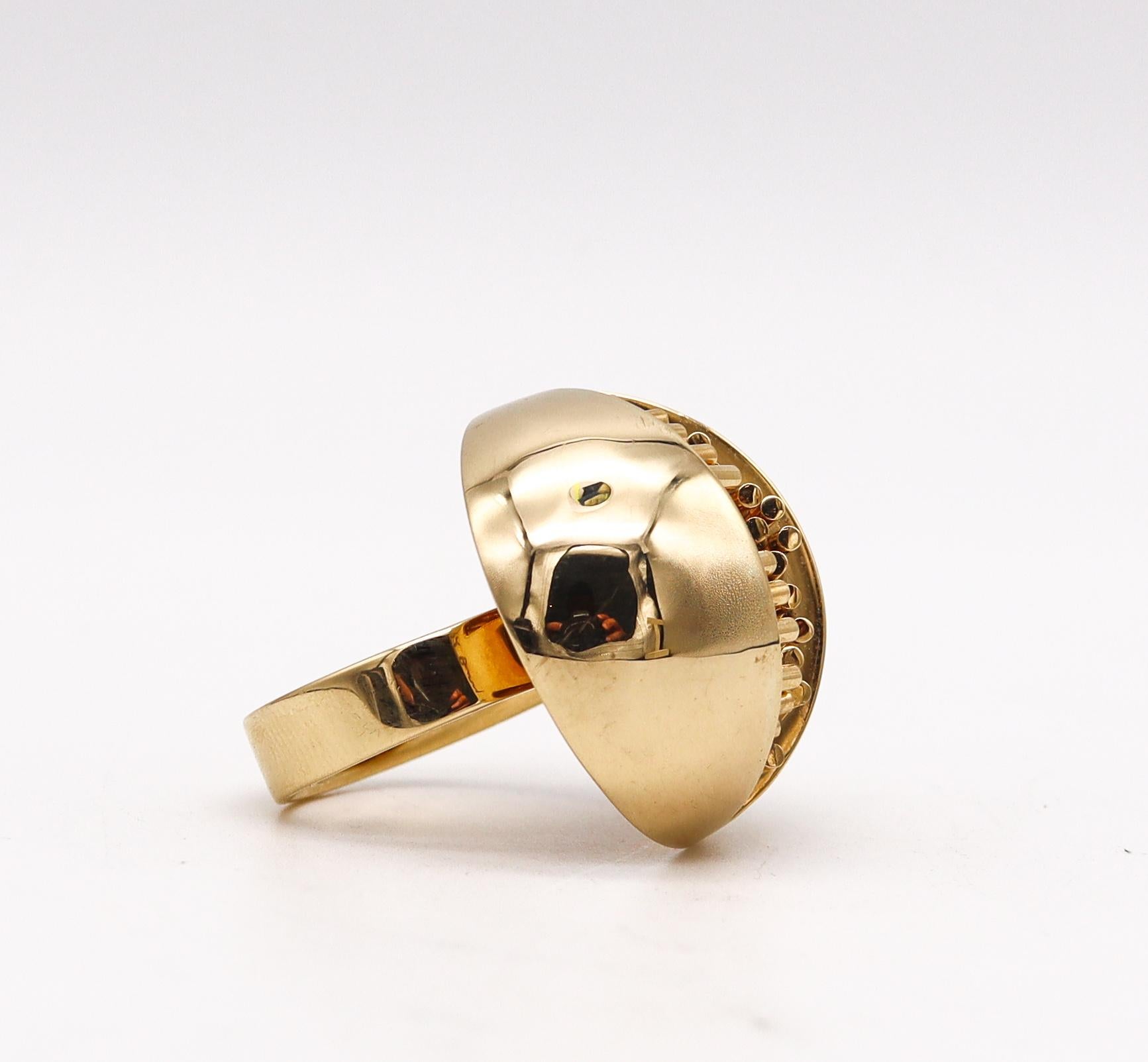 Pol Bury Belgique 1968 2002 Sculptural Kinetic Mezzaluna Ring In 18Kt Yellow Gold Excellent état - En vente à Miami, FL