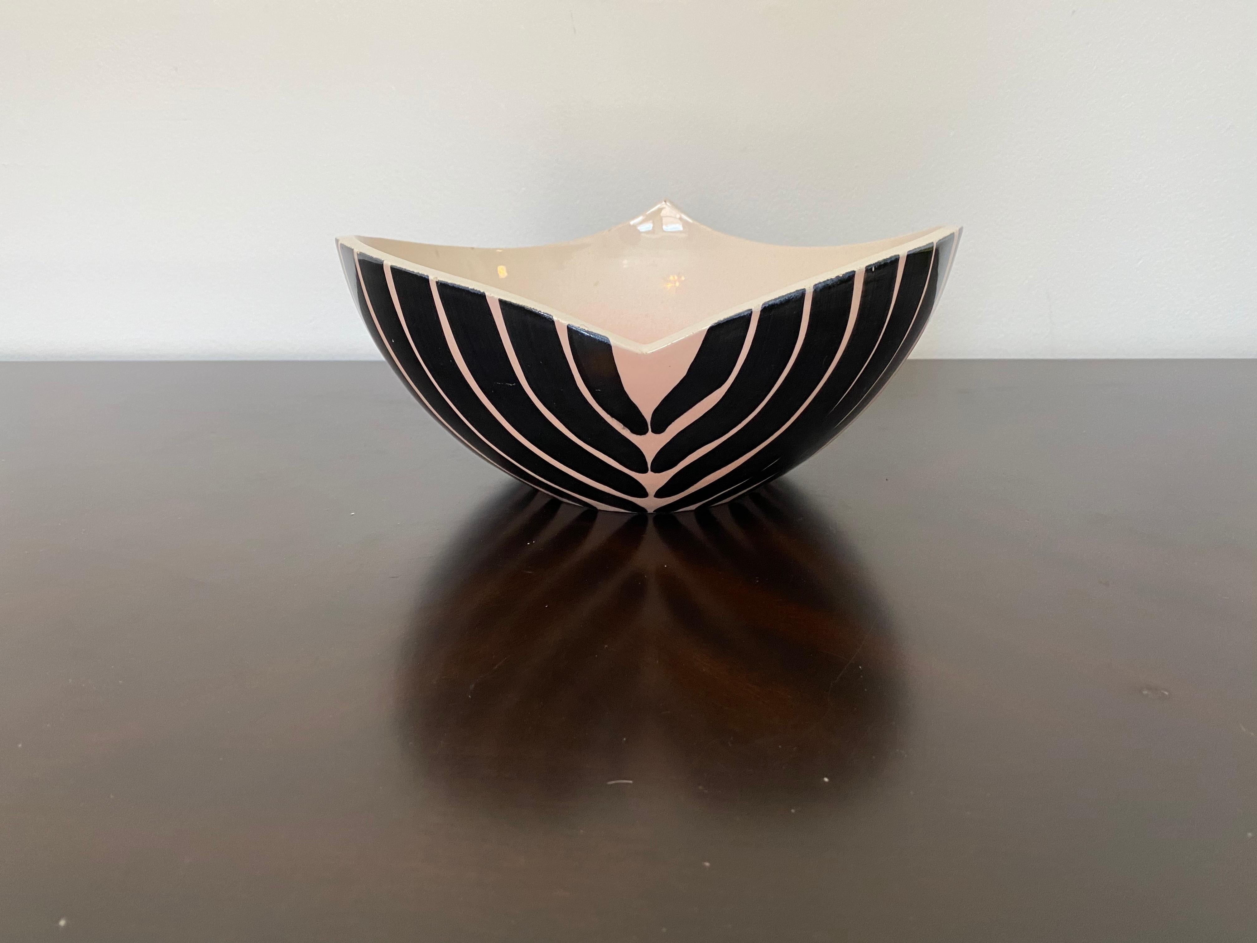 Pol Chambost 1950s French Pottery Bowl In Good Condition For Sale In New York, NY