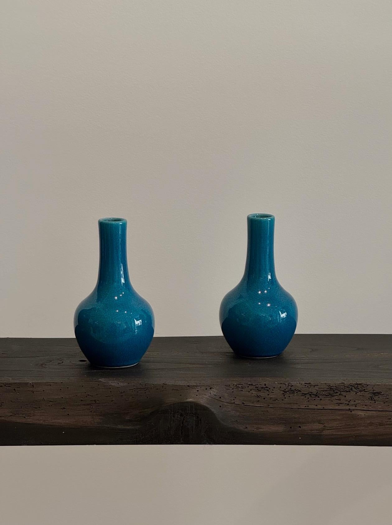 Pol Chambost 1970 Coppia di piccoli vasi in ceramica blu in vendita 1