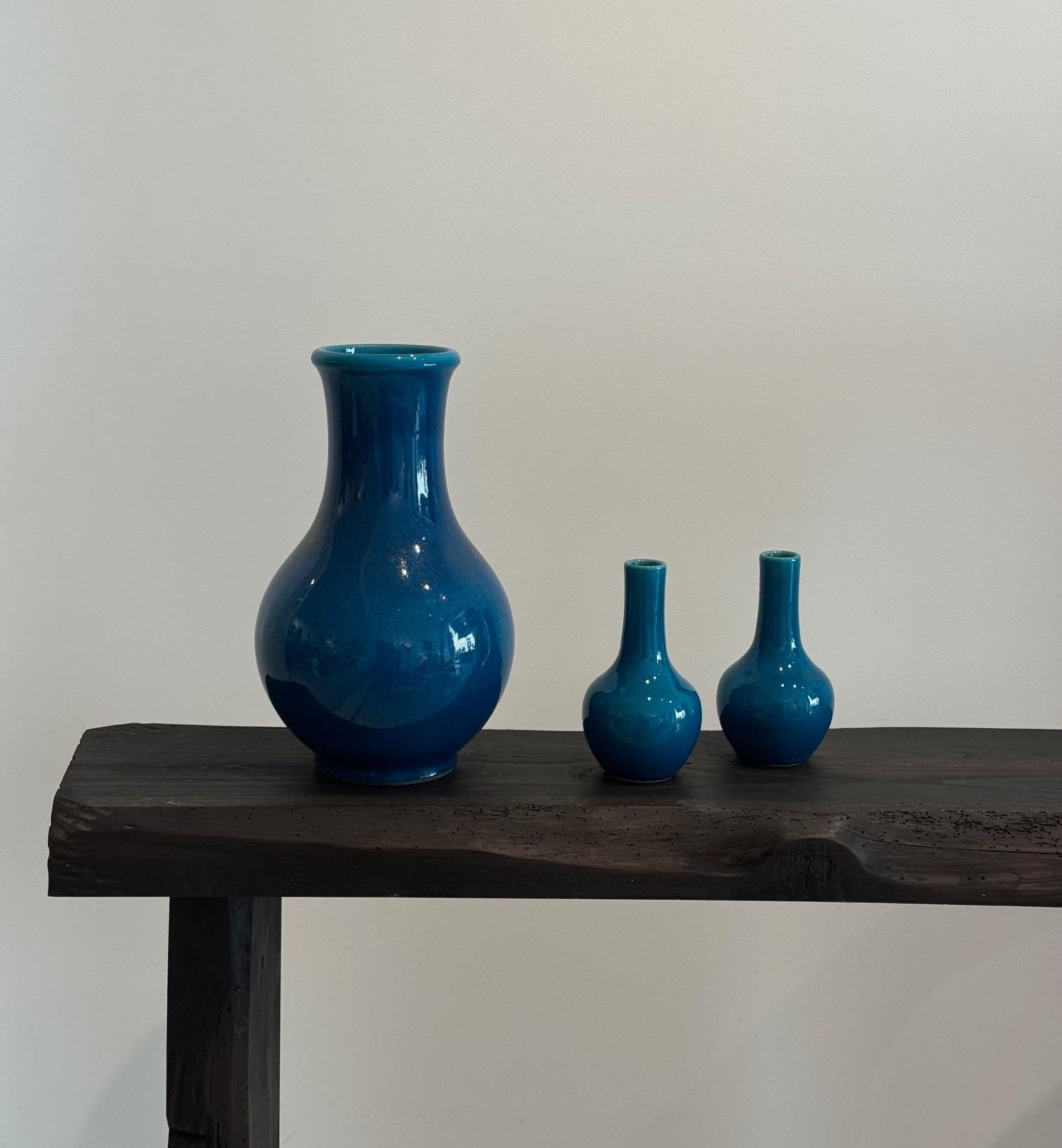 Pol Chambost 1970 Coppia di piccoli vasi in ceramica blu in vendita 2