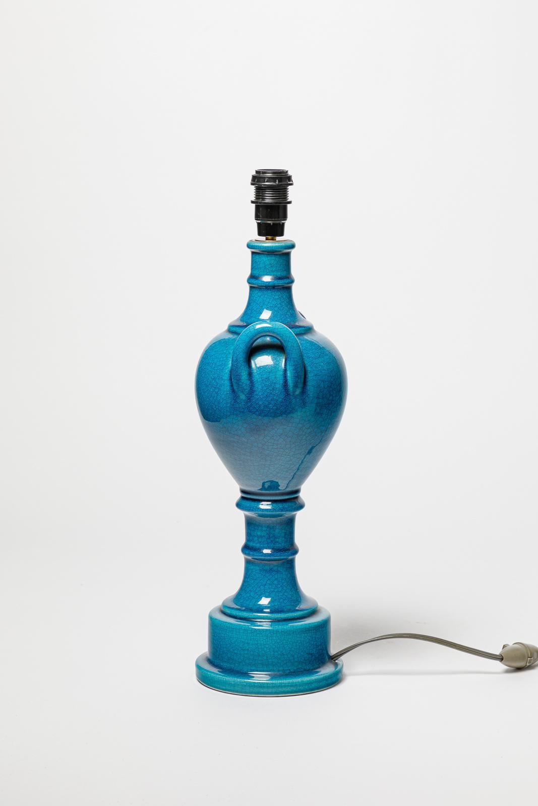Français Pol Chambost 20TH CENTURY DESIGN lampe à poser en céramique médicis bleue 1960 37 cm en vente