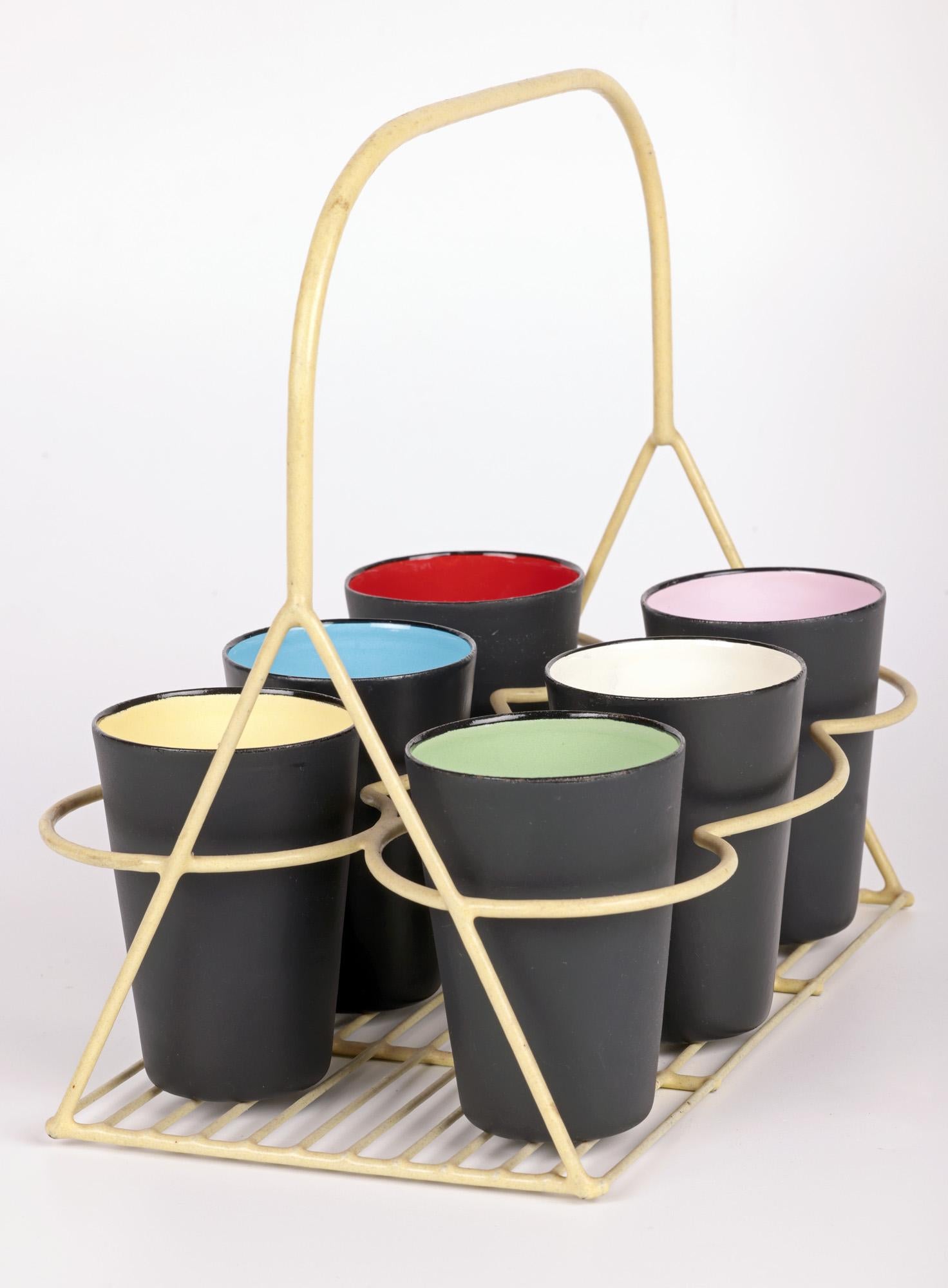 Français Gobelets en céramique émaillée de six couleurs attribués à Pol Chambost, milieu du siècle dernier en vente