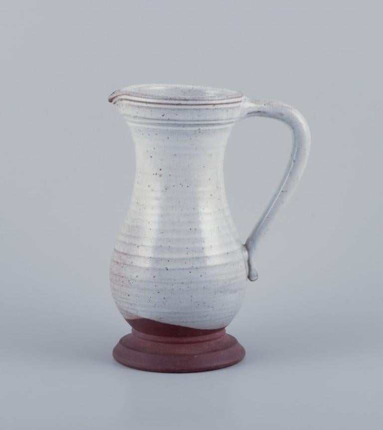 Pol Chambost (1906-1983), France.
Pichet en céramique à glaçure grise.
Depuis les années 1960.
En parfait état.
Signé 