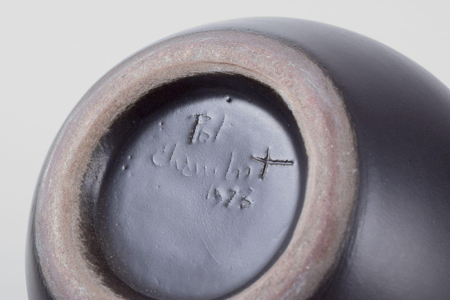 Pol Chambost,  Ceramista francese.  Vaso unico in ceramica con collo stretto. in vendita 1