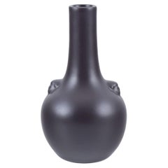 Pol Chambost,  Ceramista francese.  Vaso unico in ceramica con collo stretto.