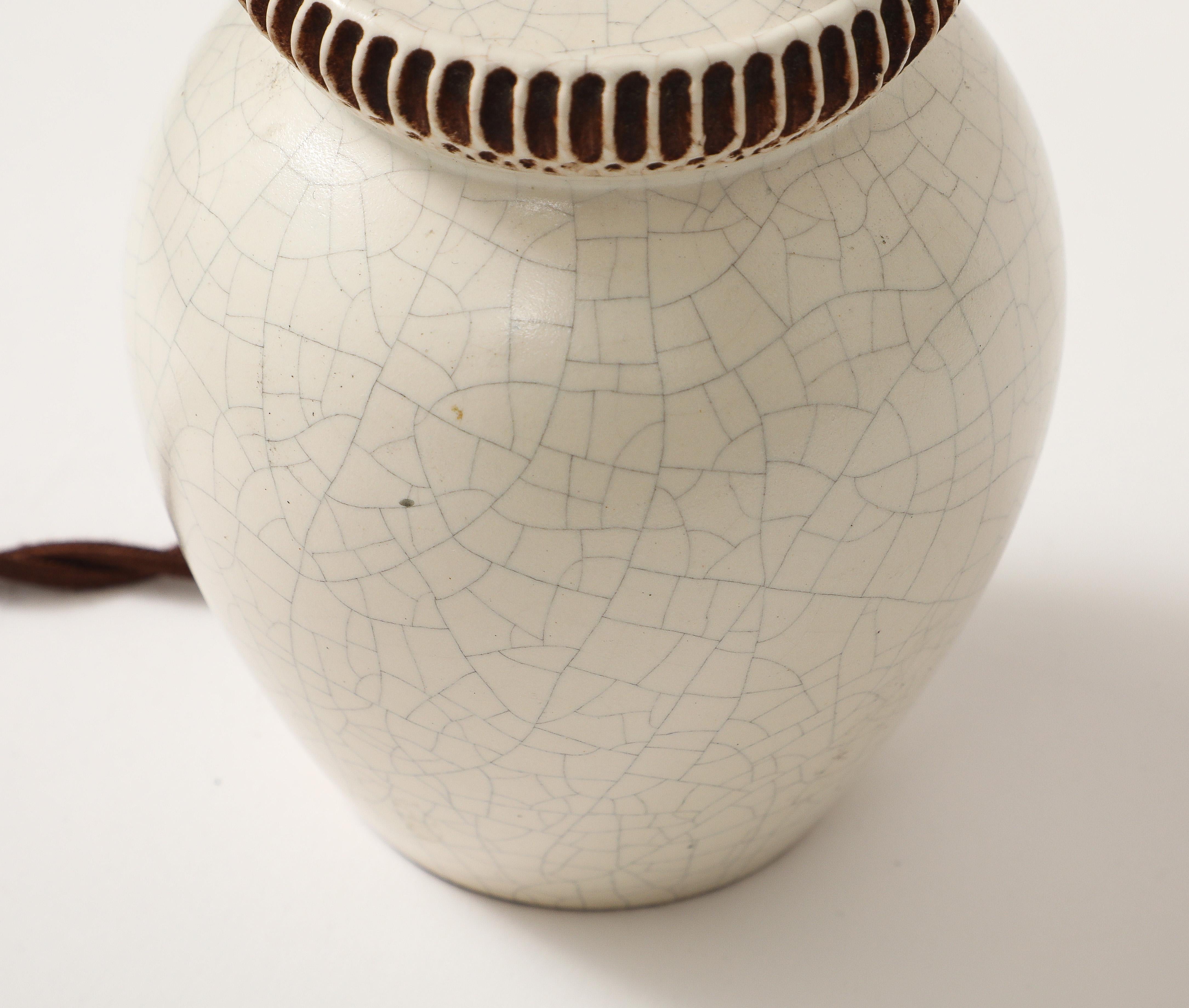 Pol Chambost, Elfenbeinfarbene Crackle-Keramiklampe, Frankreich, um 1930 im Angebot 1